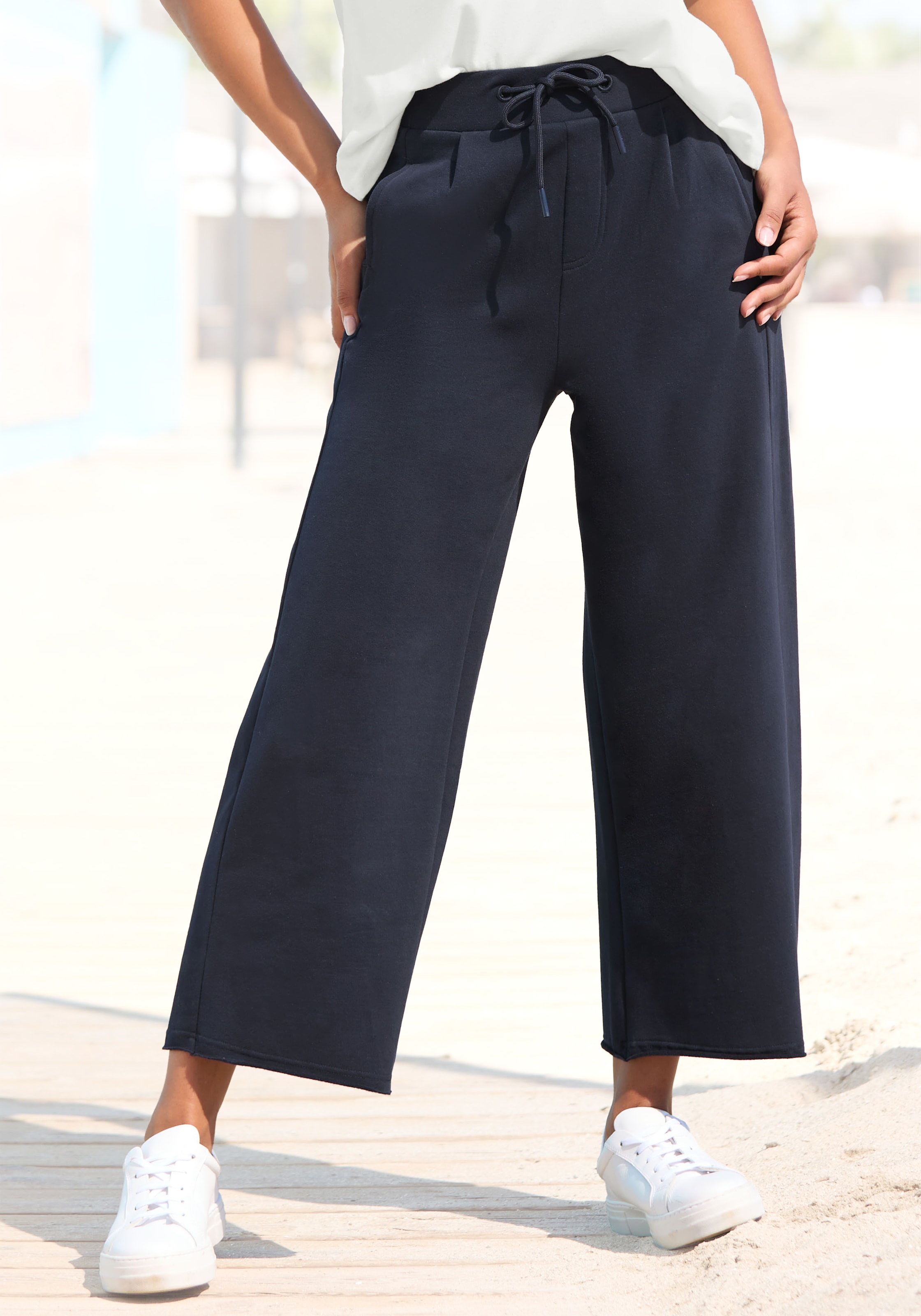 Image of Elbsand Sweathose "Neah" in 7/8 Länge, Culotte aus weicher Sweatware mit Kordelzug, causal