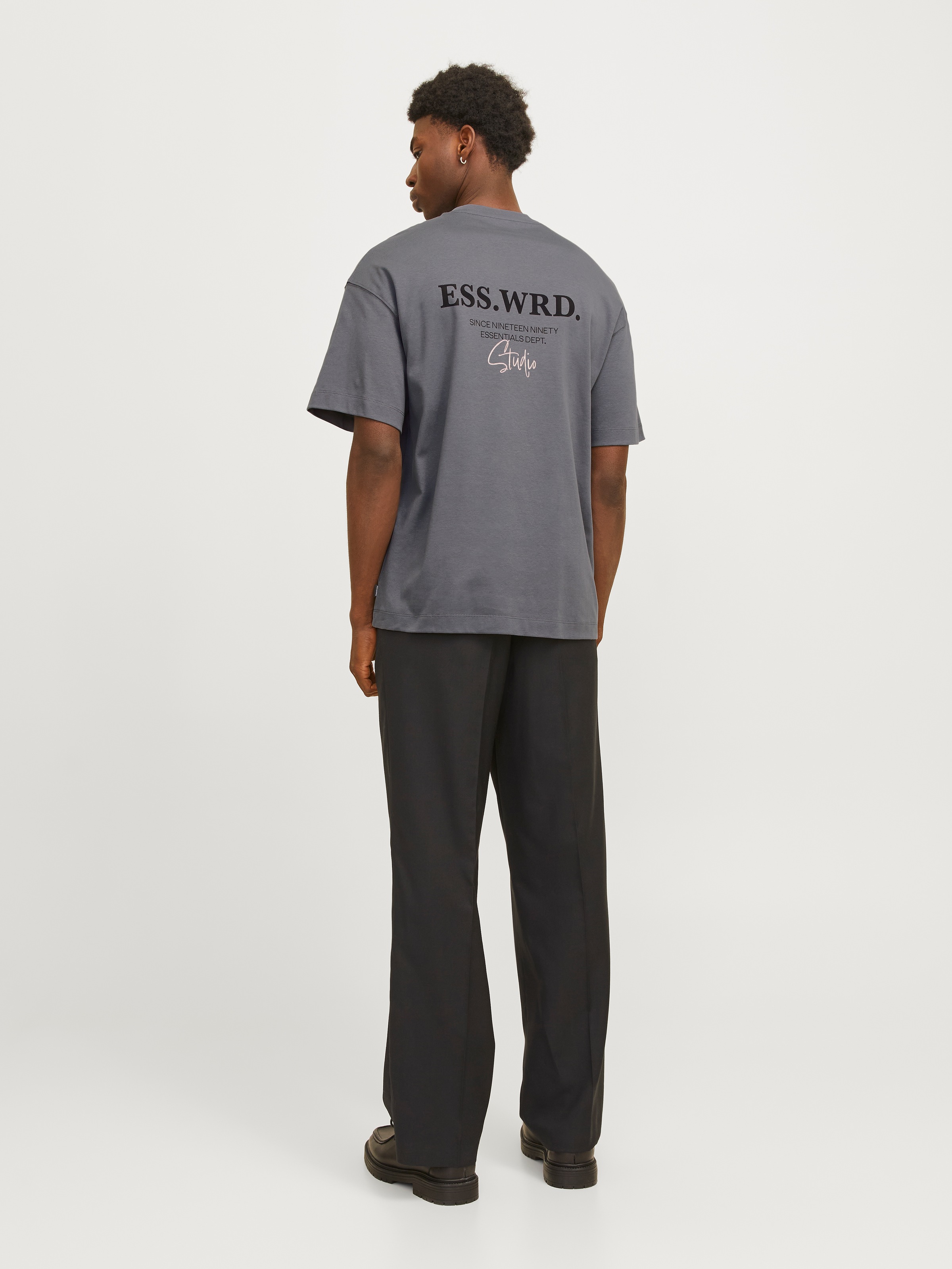 Jack & Jones Rundhalsshirt »JJEURBAN EDGE STUDIO TEE SS O-NECK NOOS« mit Front und Back Print