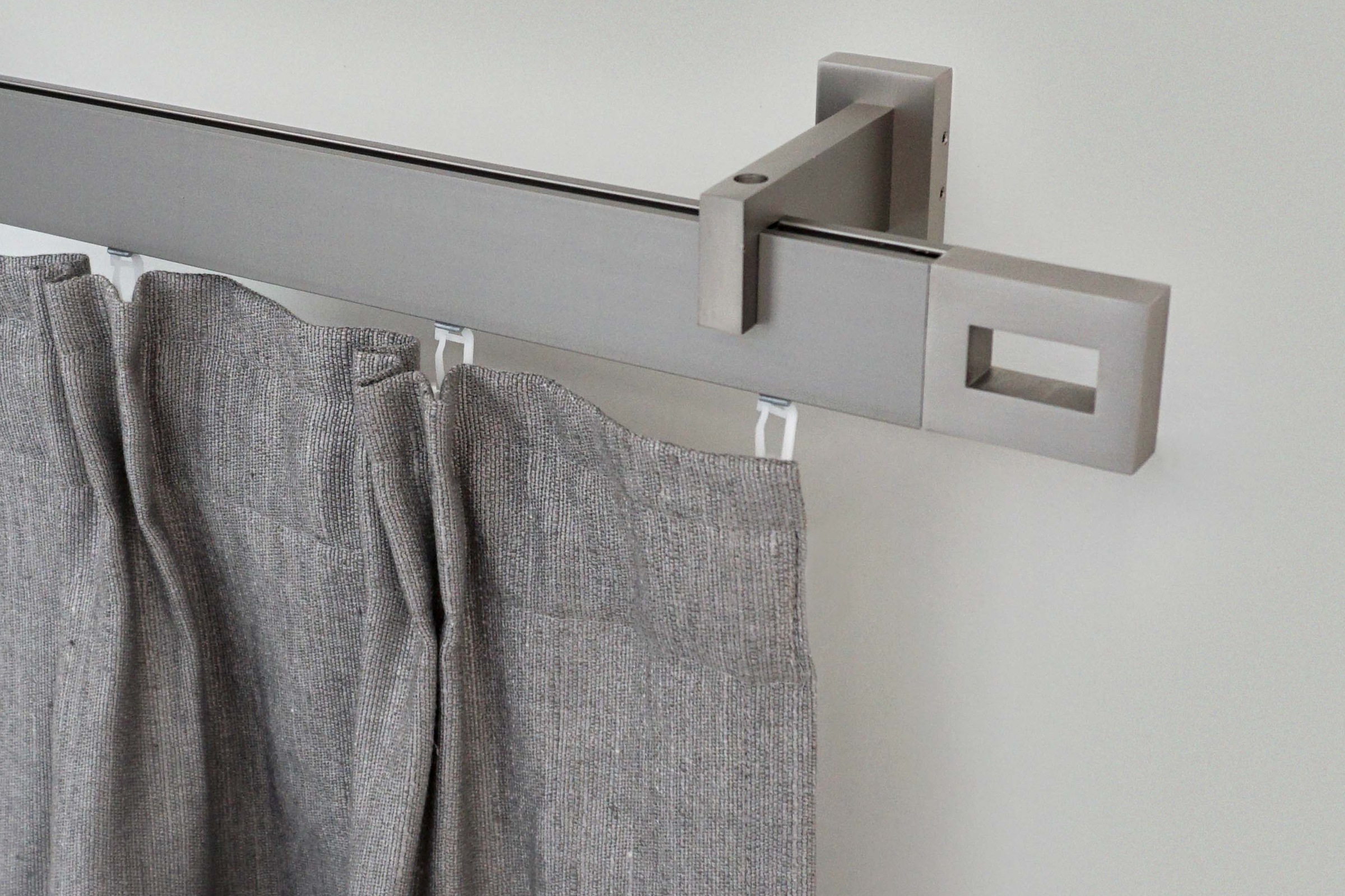 Image of GARESA Gardinenstange "FLAT" 1 läufig-läufig Wunschmasslänge Rechteckprofil, Wandmontage, perfekter Lauf, modern, verlängerbar