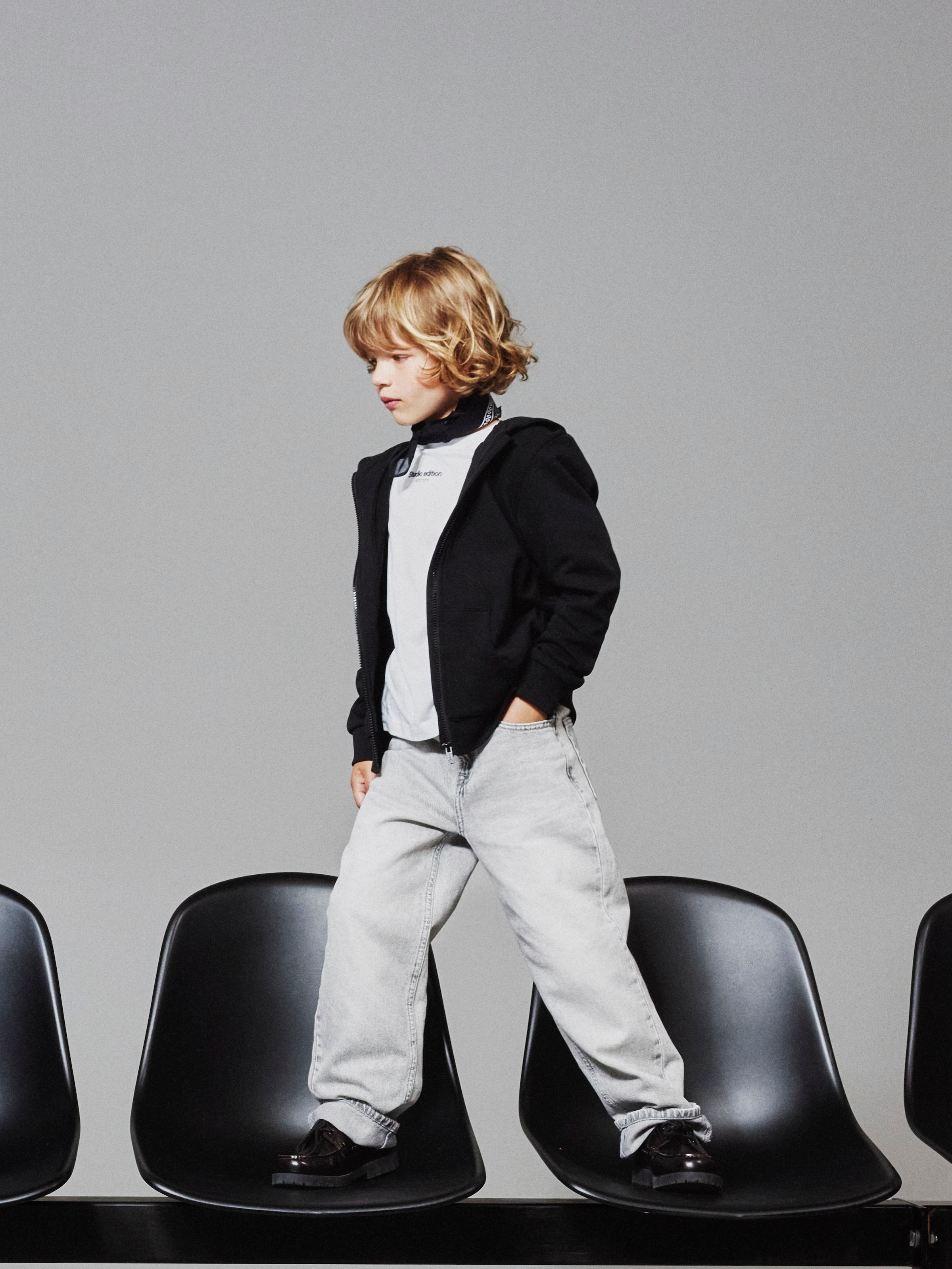 Name It Kapuzensweatjacke »NKMNESWEAT – Sweatjacke mit Kängurutasche« unifarben, casual, regular fit, Sweatware, Rundhals