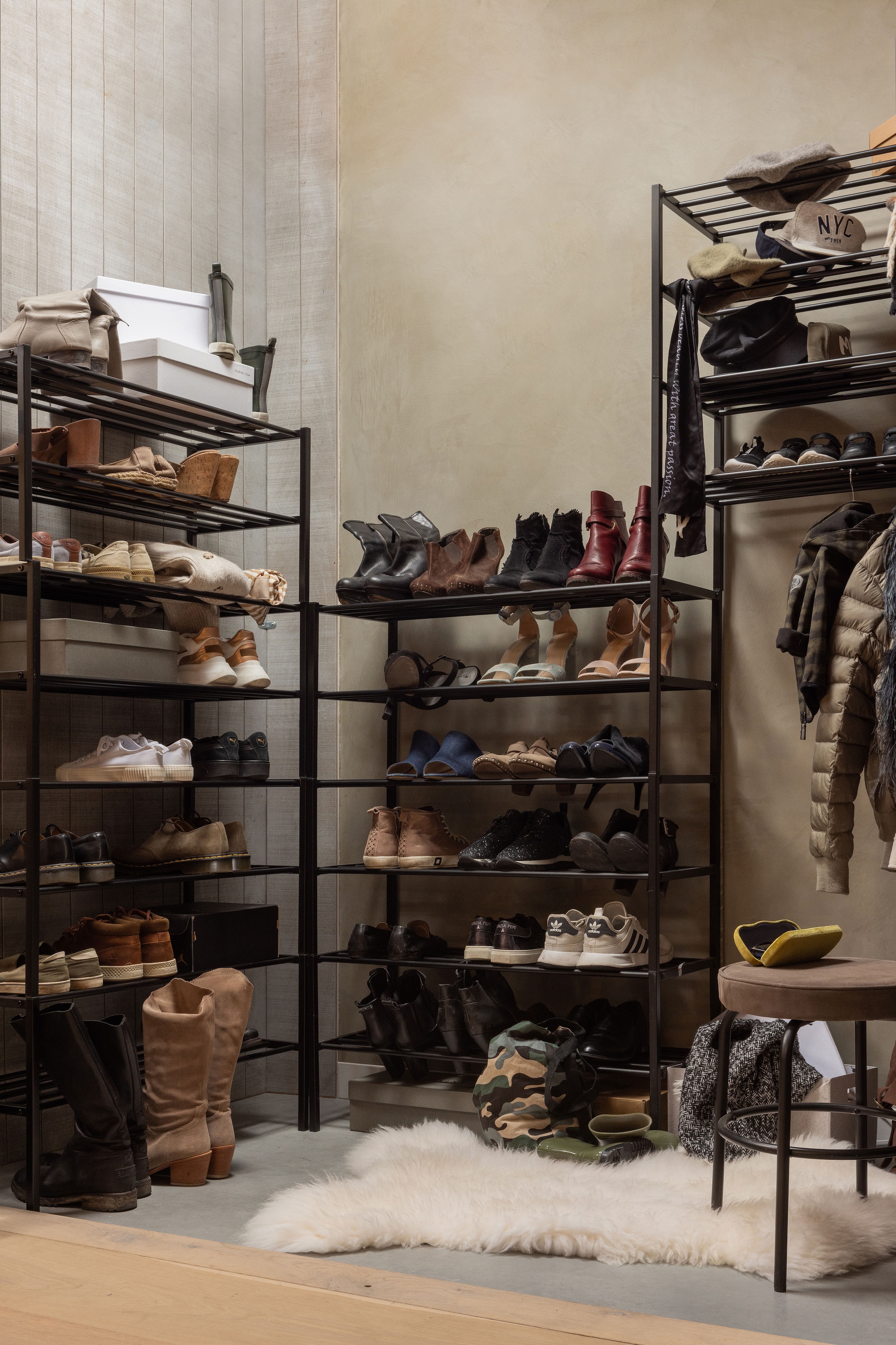 WOOOD Schuhregal »Ferro mit pulverbeschichtetem Eisen stapelbar« Tragkraft 15 kg pro Einlegeboden, Pfleiglicht, einfach zu montieren