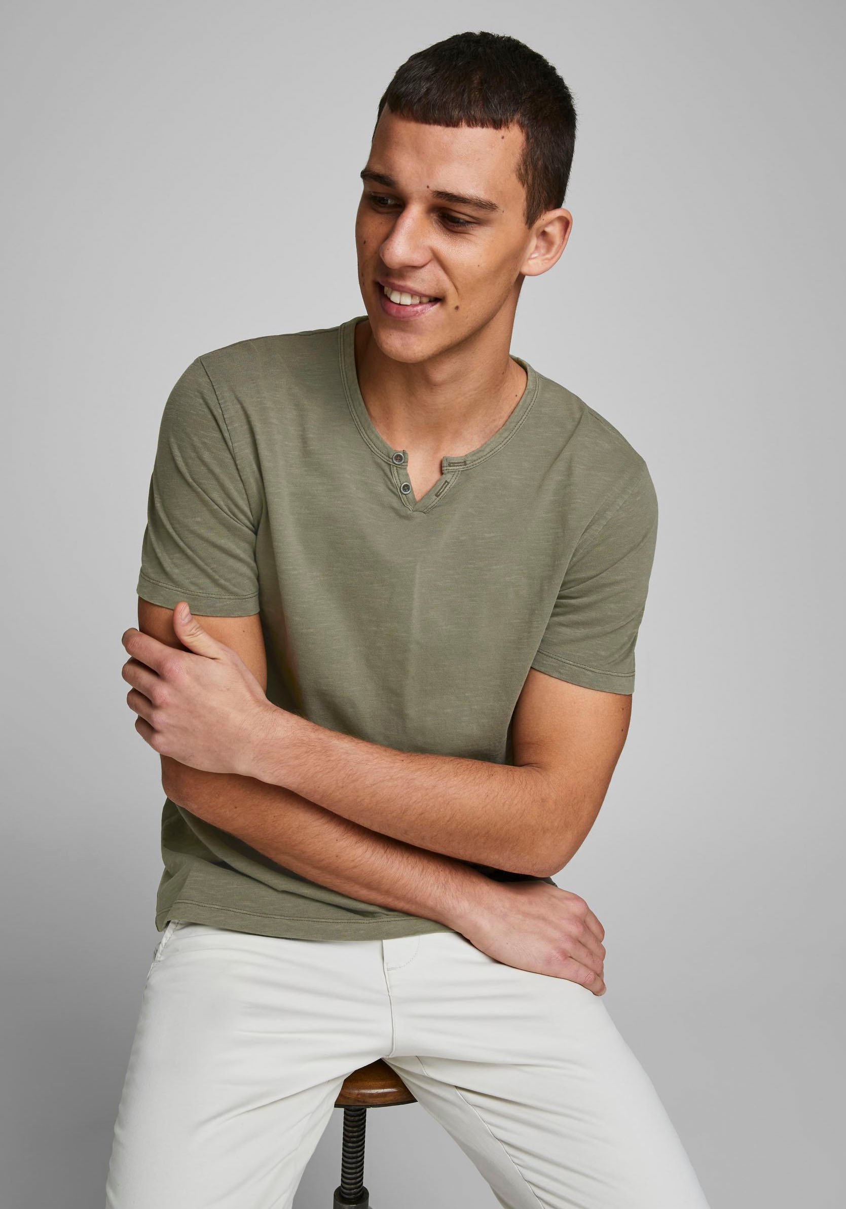 Image of Jack & Jones T-Shirt "SPLIT NECK TEE"