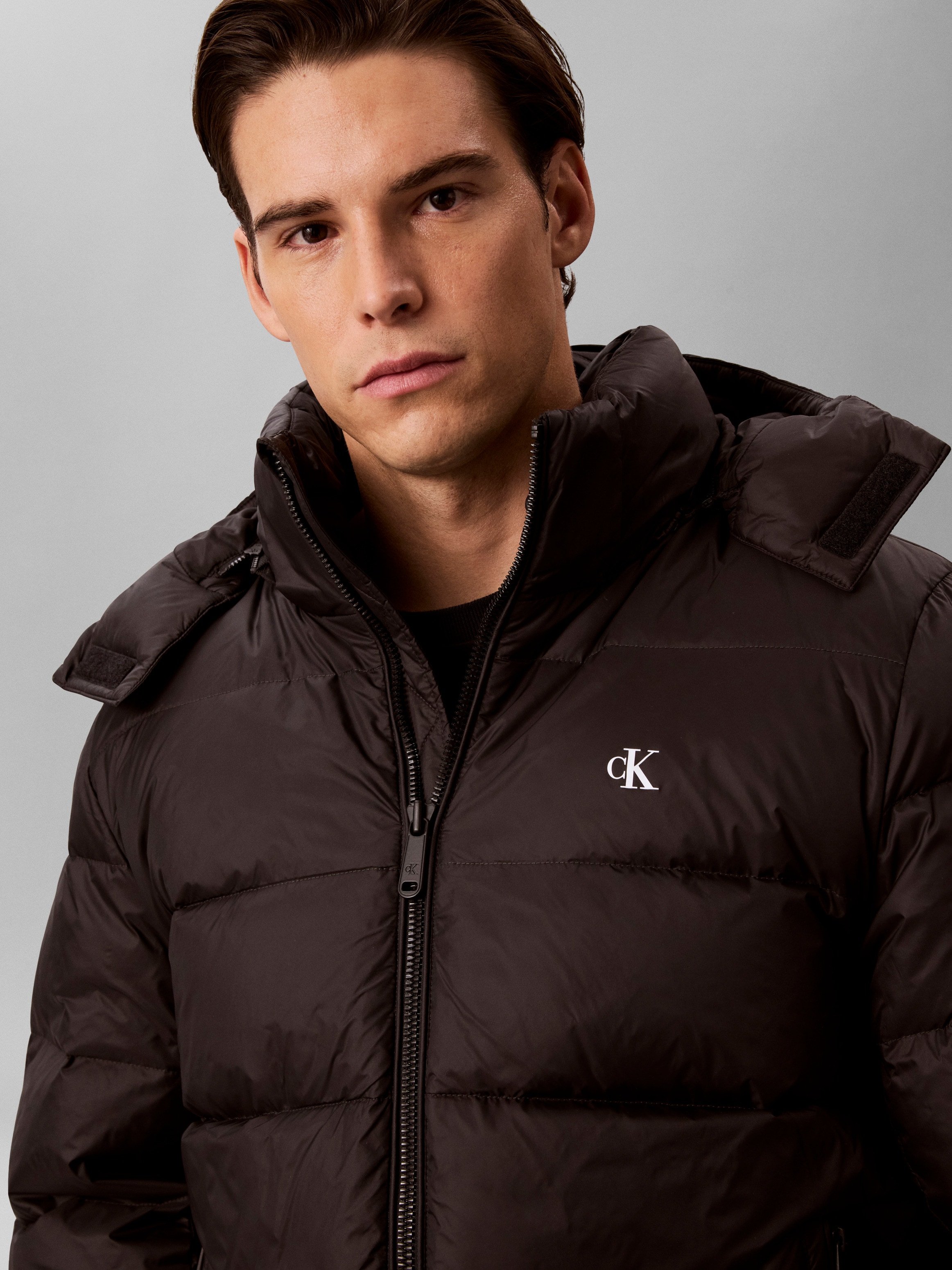 Calvin Klein Jeans Veste matelassée avec capuche coupe régulière, rembourré chaud, broderie logo