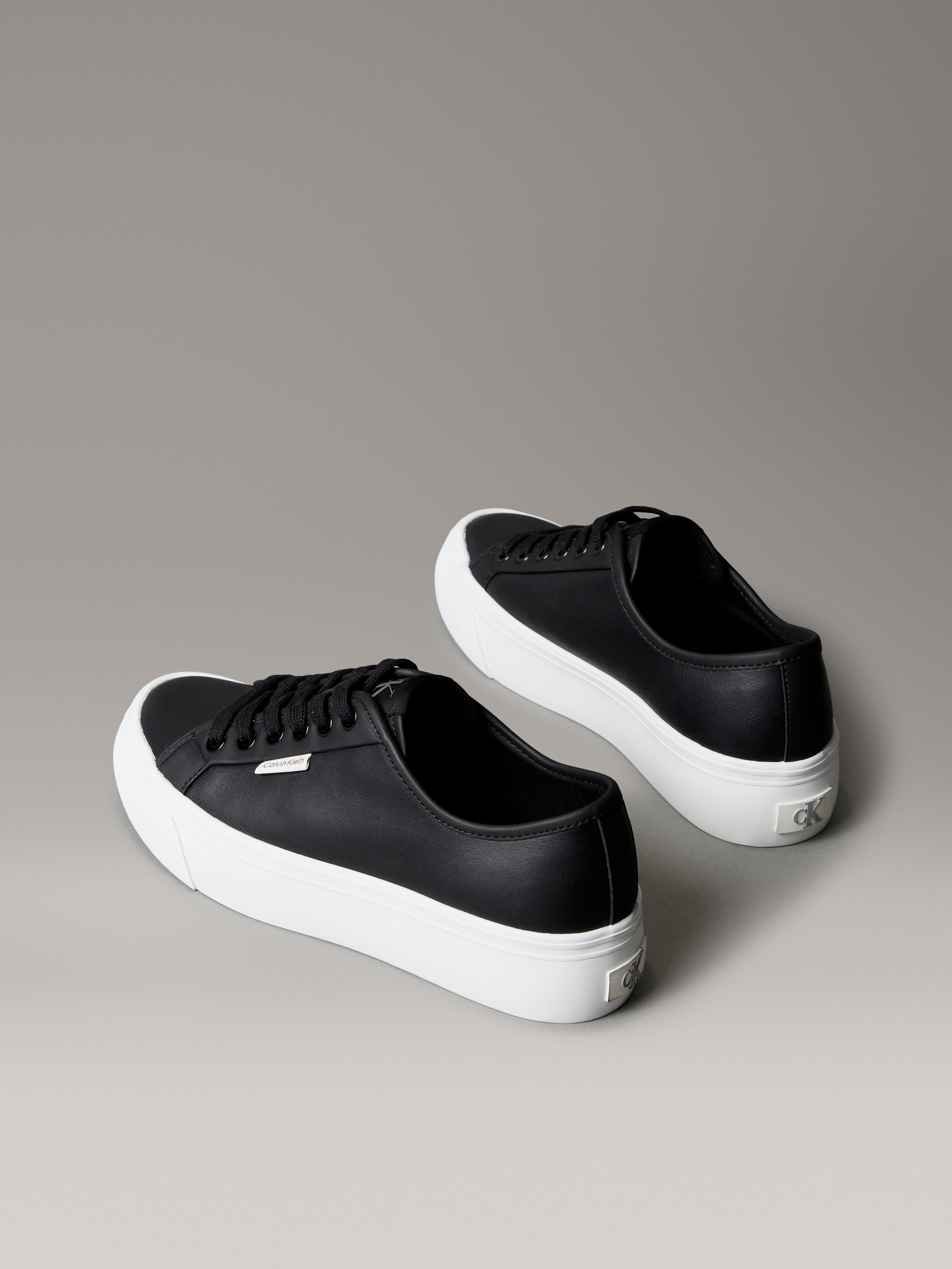 Calvin Klein Jeans Plateausneaker »VULC FLATF LACE UP LTH CK«  Schnürschuh, Halbschuh, Freizeitsneaker mit CK-Logo