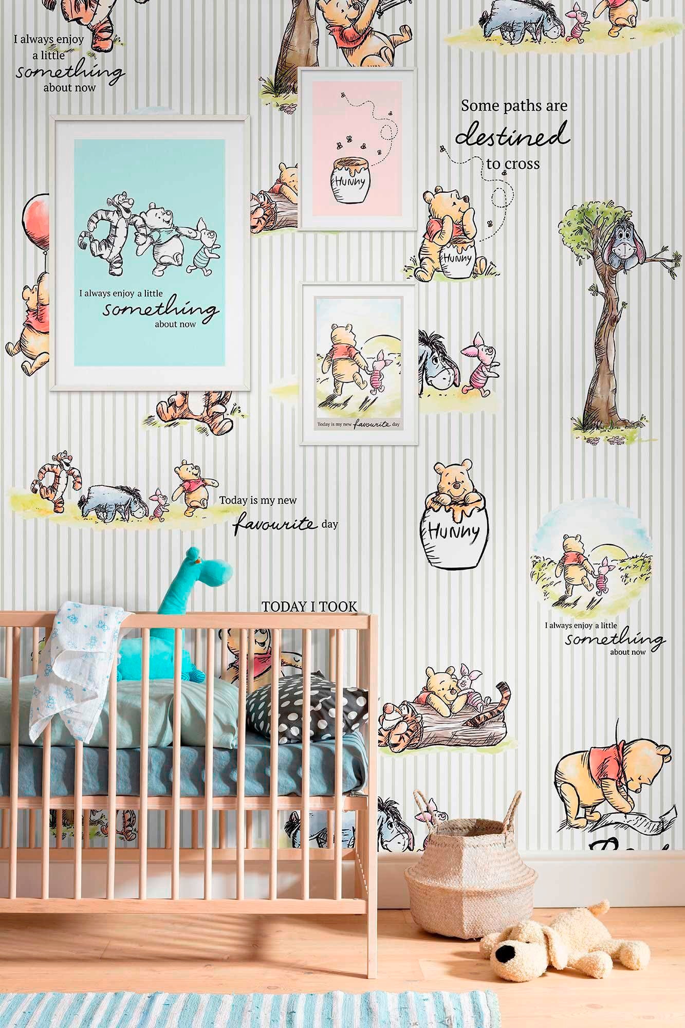 Komar Papier peint intissé »Digitaldruck Vlies -  Winnie the Pooh Stripes - Grösse 200 x 280 cm« imprimé Kinderzimmer