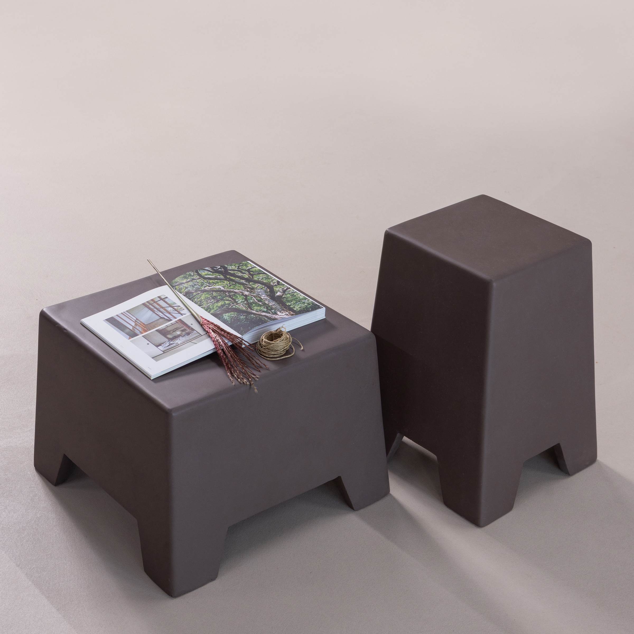WOOOD Table d'appoint »Zina aus Fiberclay mit kompakter Form B 36 x T 36 x H 51 cm« composite fibre de verre-argile aspect béton, livré préassemblé