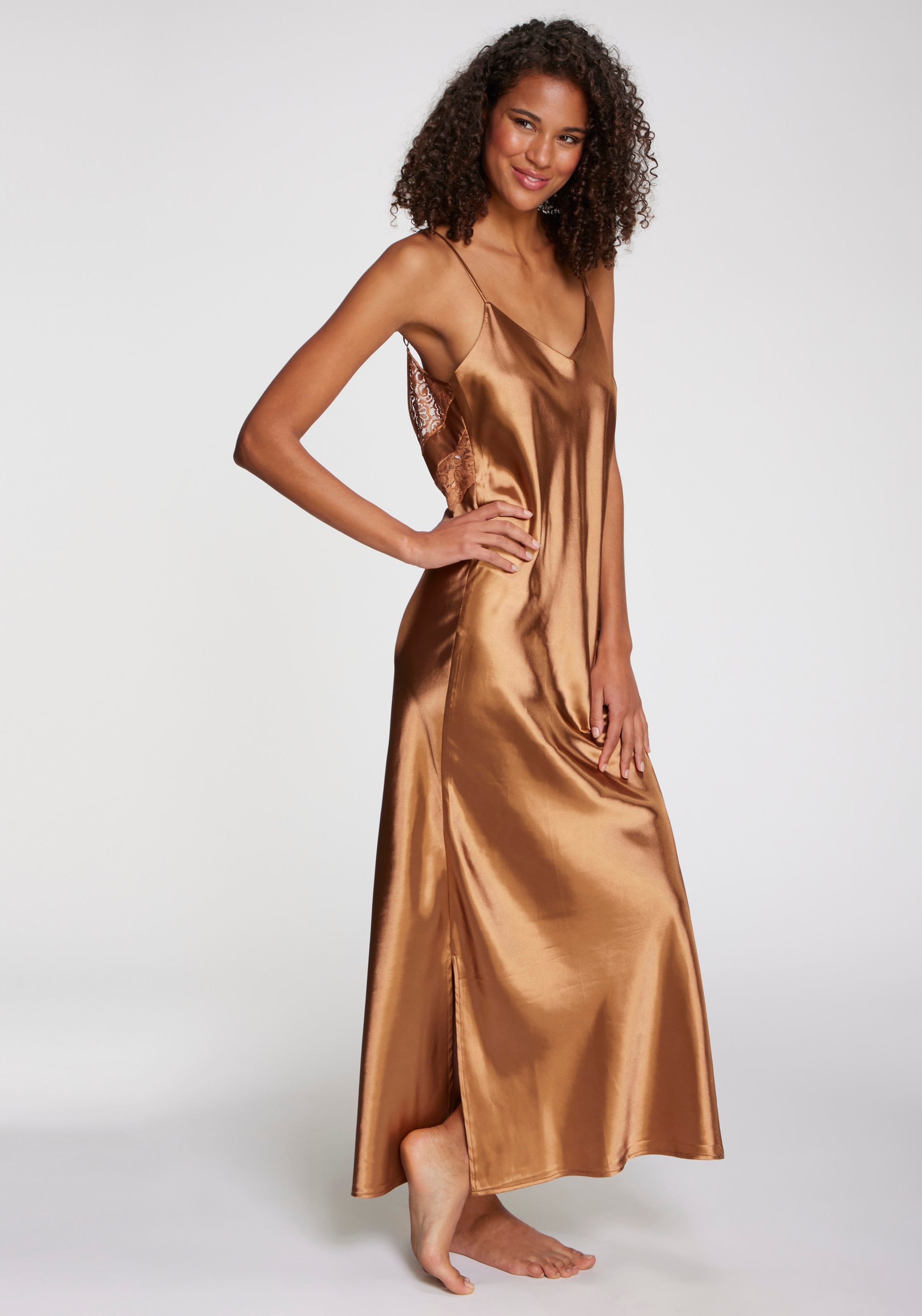 LASCANA Negligé Mit spitze besetzter Rückenausschnitt