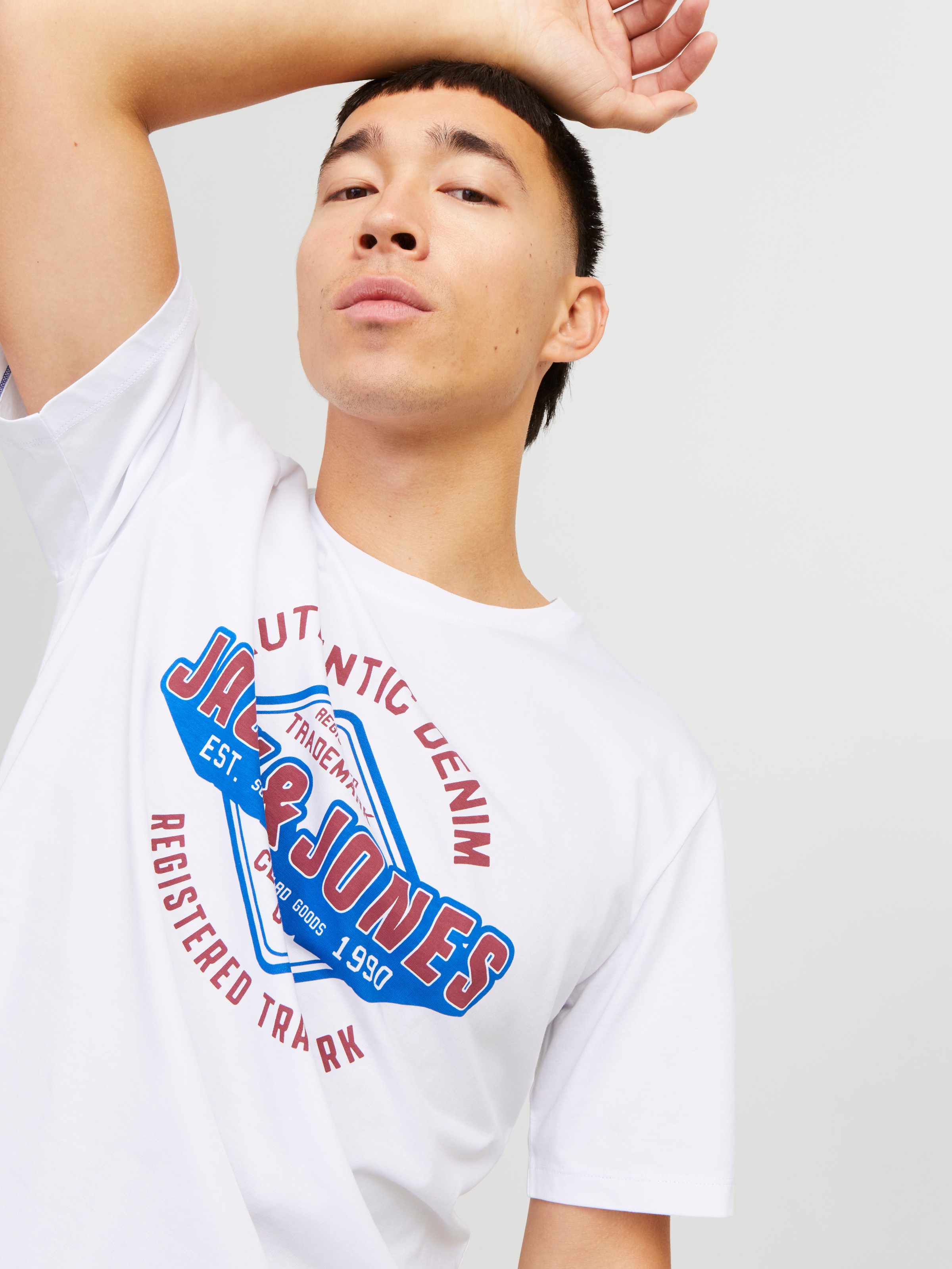 Jack & Jones Rundhalsshirt »JJELOGO TEE SS O-NECK 2 COL SS25 SN«, mit Logo Print