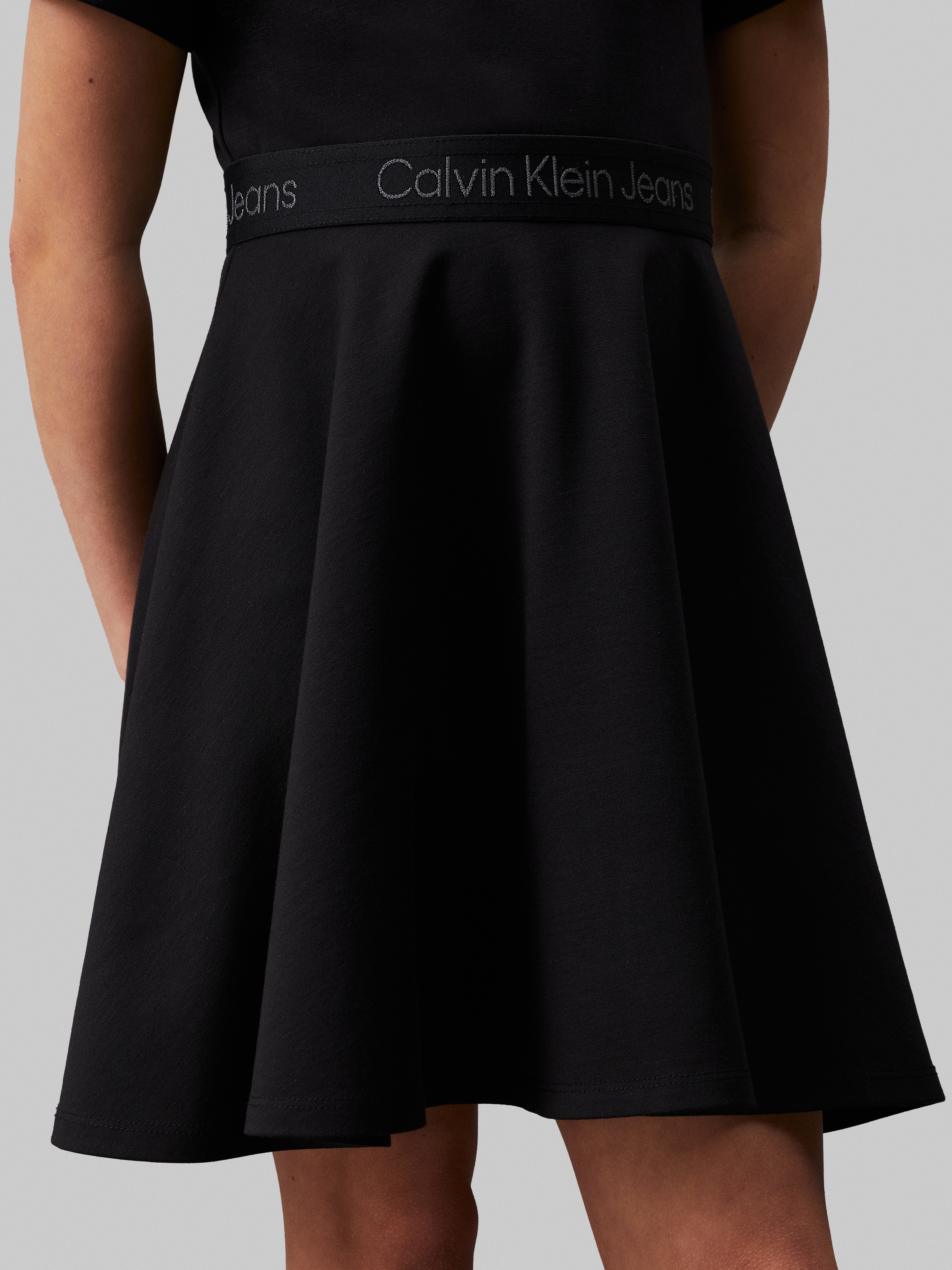 Calvin Klein Jeans Jerseykleid »PUNTO TAPE FIT FLARE SS DRESS«, für Kinder bis 16 Jahre