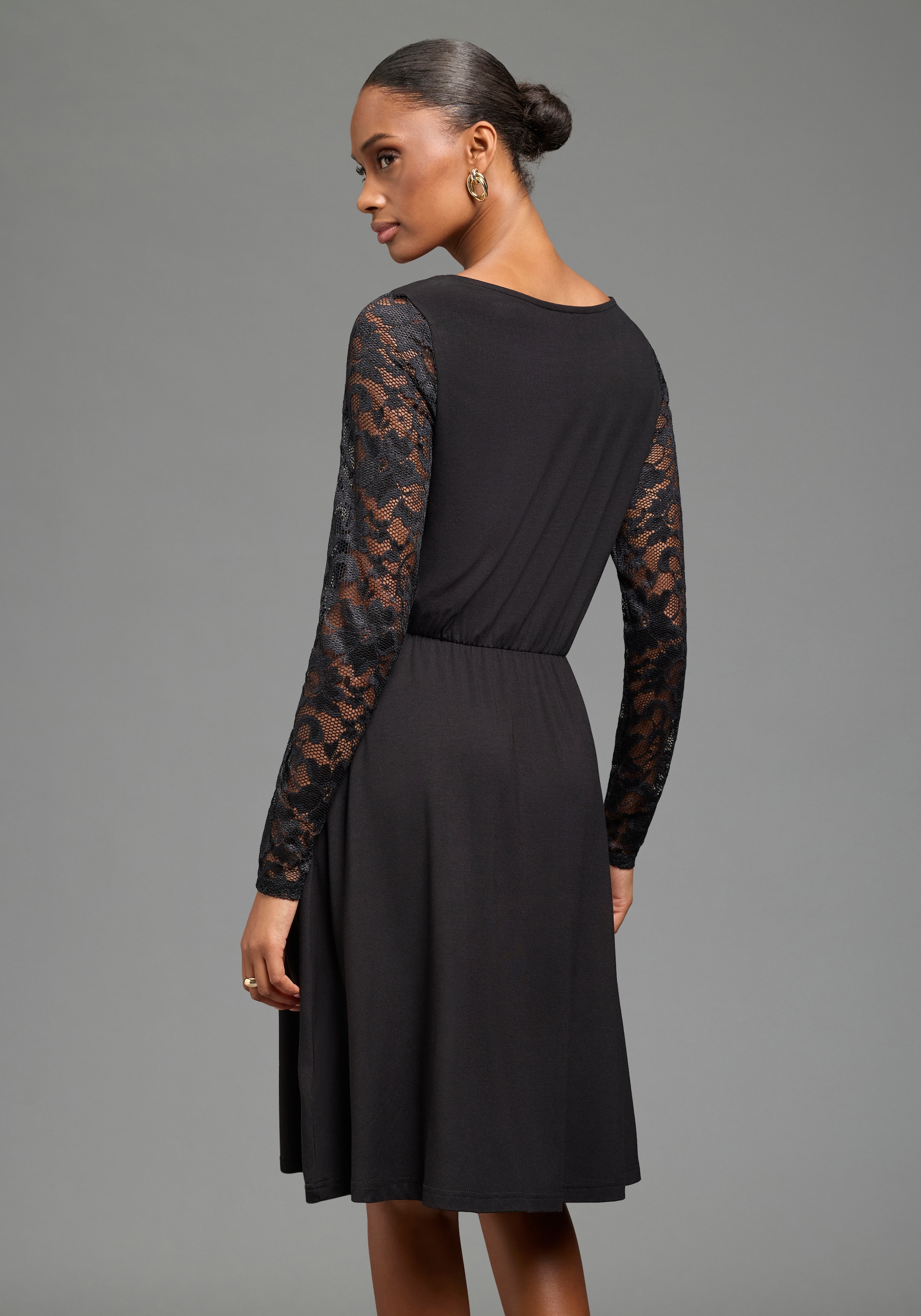 Laura Scott Robe en dentelle »mit elastischer Taille« en mélange élastique de viscose, coupe ajustée, longueur genoux,