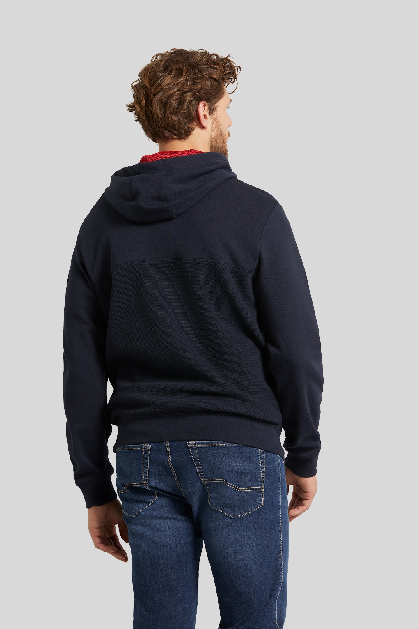 einer ♕ versandkostenfrei bugatti mit auf Sweatshirt, modernen Kapuze
