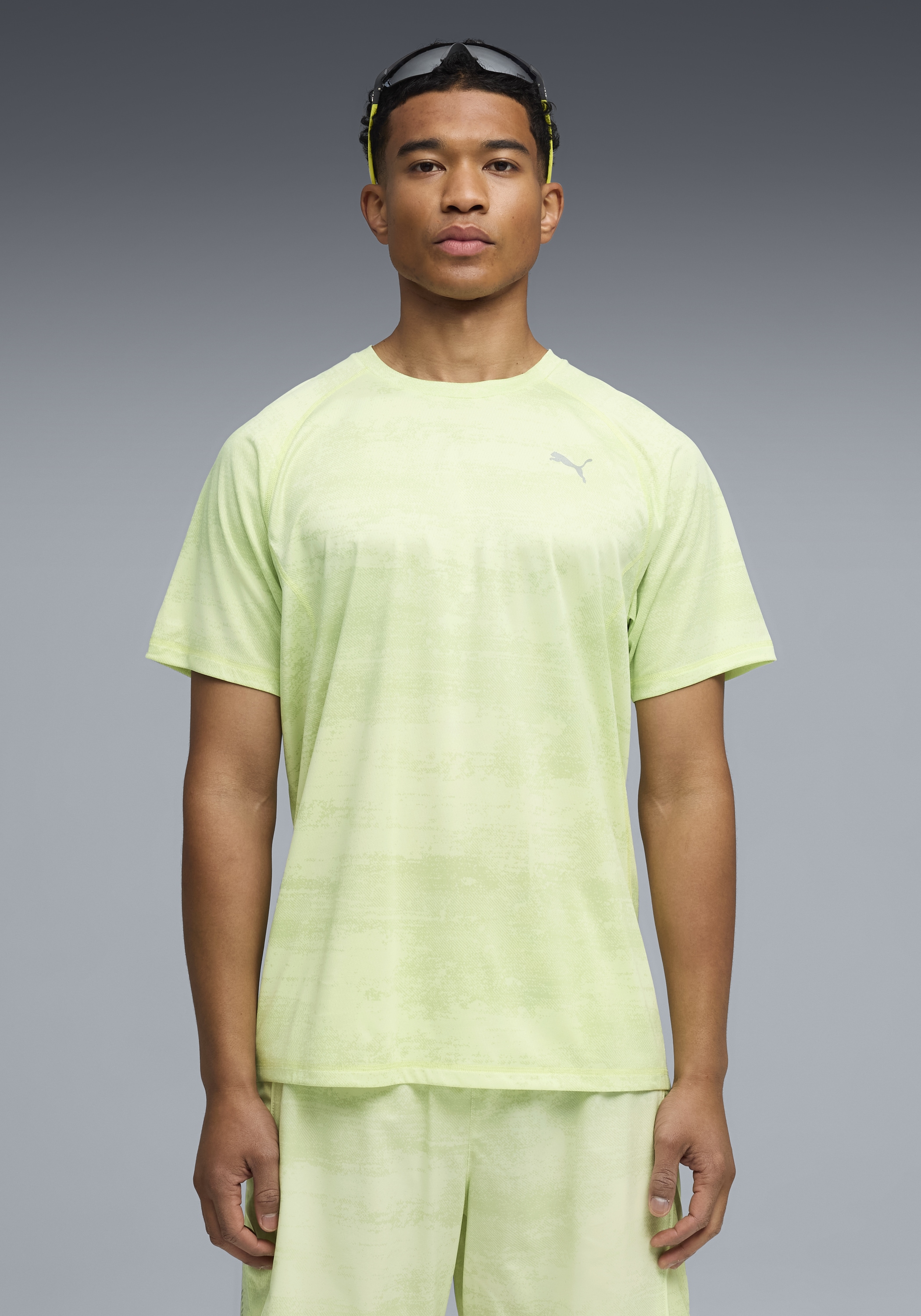 Image of PUMA Laufshirt "M RUN VELOCITY AOP TEE" Slim Fit Passform, kurze Ärmel, für Training, mit Print-Applikation