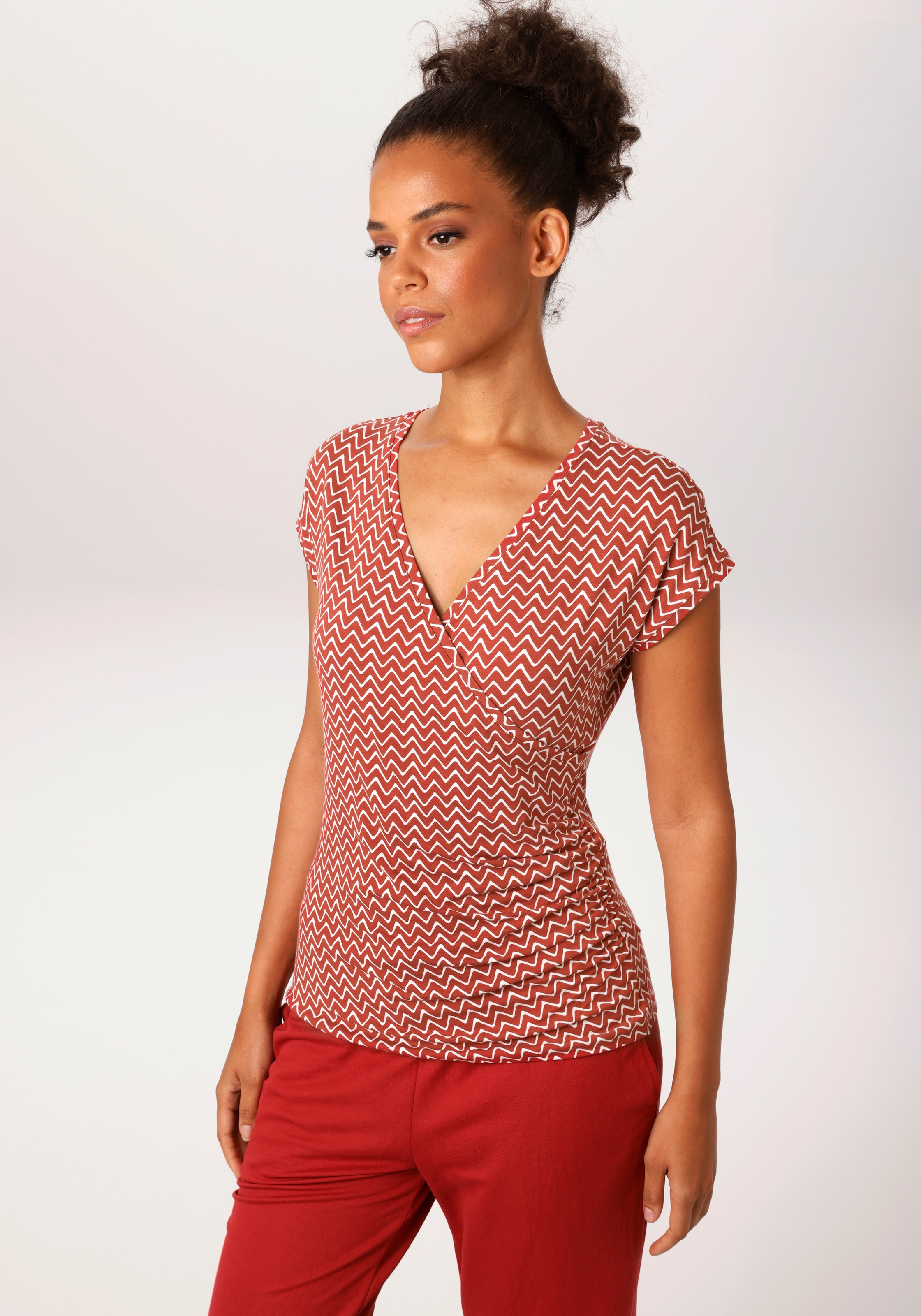 Image of Aniston CASUAL T-Shirt im fantasievollem Zick-Zack-Muster