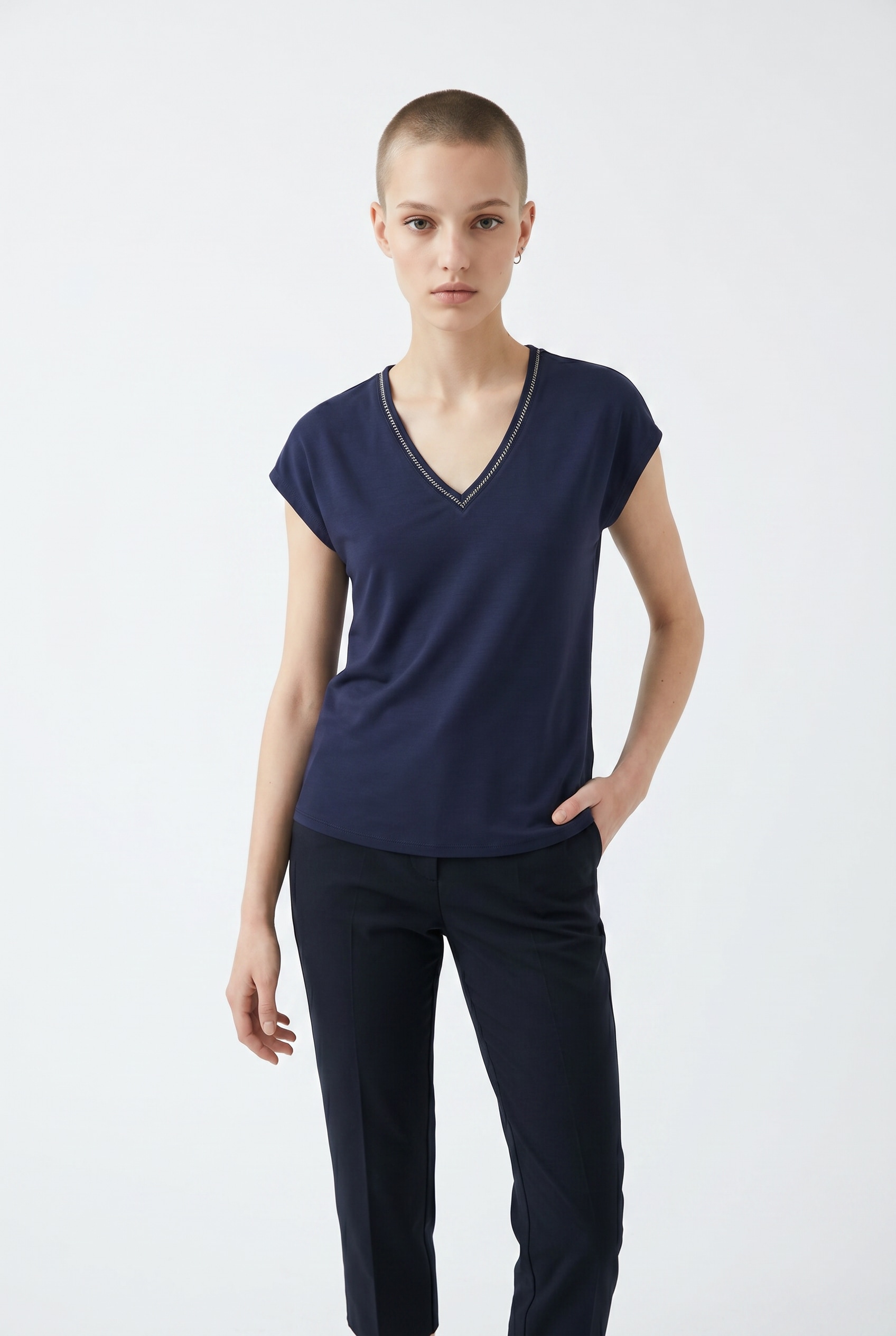 Image of Vero Moda Kurzarmshirt "VMBATILA C/S V-NECK T-SHIRT JRS BTQ GA"