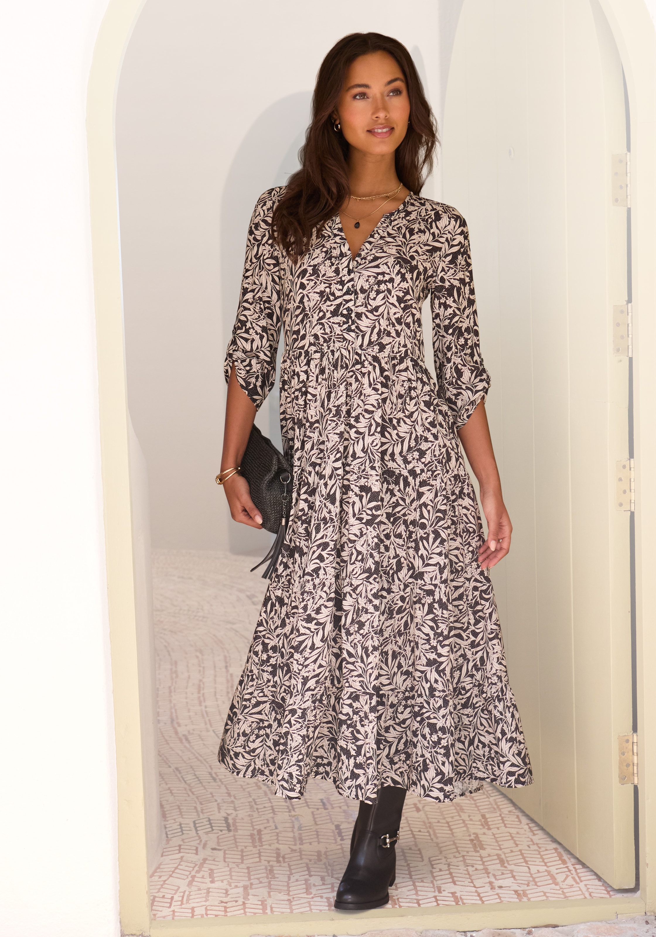 Image of LASCANA Maxikleid "mit Blätterprint aus gewebter Viskose, locker bequemer Look" Webkleid mit 3/4-Ärmeln, Herbstkleid, Kaftankleid mit weitem Rockteil