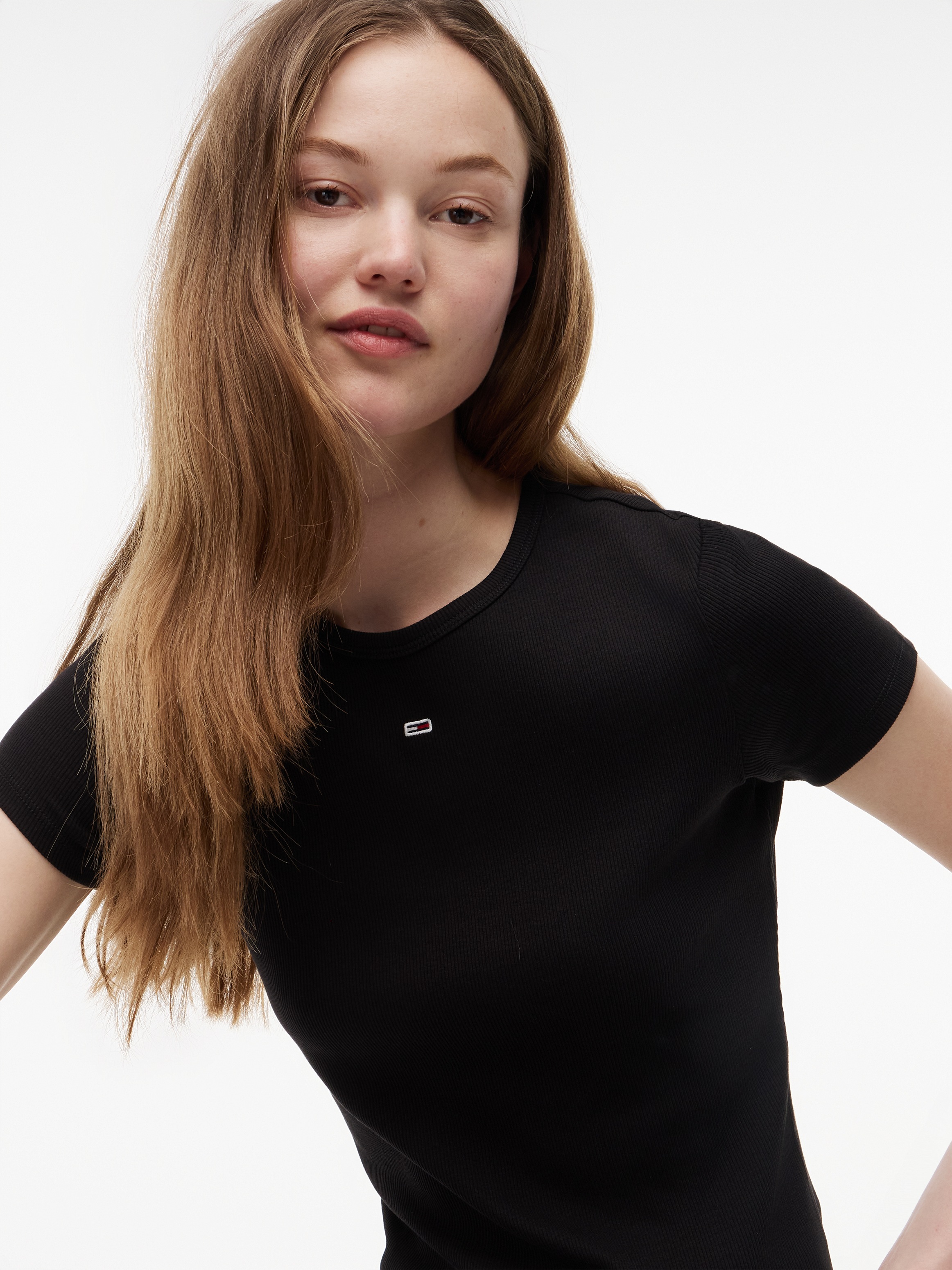 Tommy Jeans »TJW ESSENTIAL RIB SHORT SLEEVE EXT« Baumwollmischung in gerippter Struktur, Slim Fit