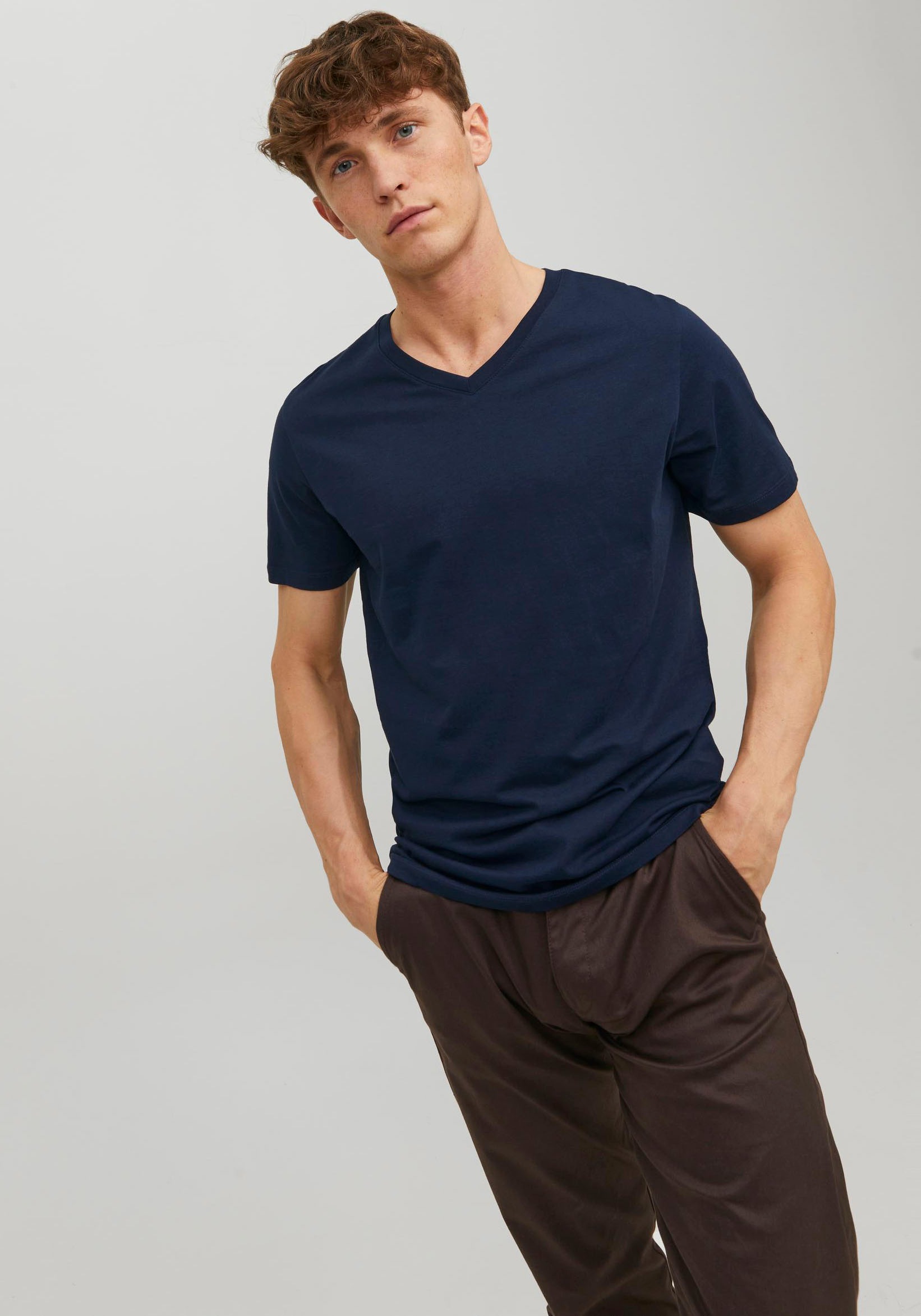 Jack & Jones V-Shirt »JJEORGANIC mit V-Ausschnitt, lässig kombinierbar, ideal für Alltag«, unifarben, modisch, regular fit, Baumwolle, V-Ausschnitt