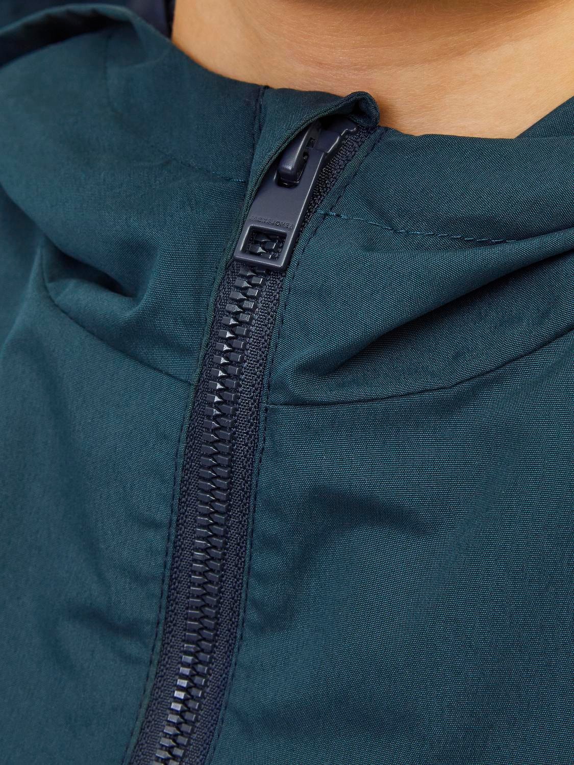 Jack & Jones Junior Outdoorjacke »JJERUSH wasserabweisend, mit Kapuze, mattes Finish«, mit Kapuze, colorblocking, modisch, regular fit, Kapuze