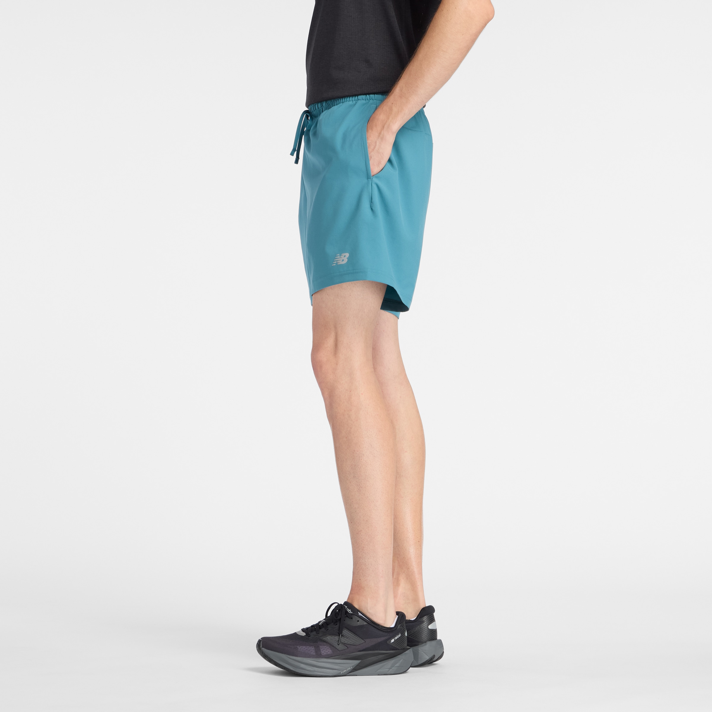 New Balance Laufshorts »SPORT ESSENTIAL SHORT 5«  aus Stretchmaterial, feuchtigkeitsabweisend, leicht