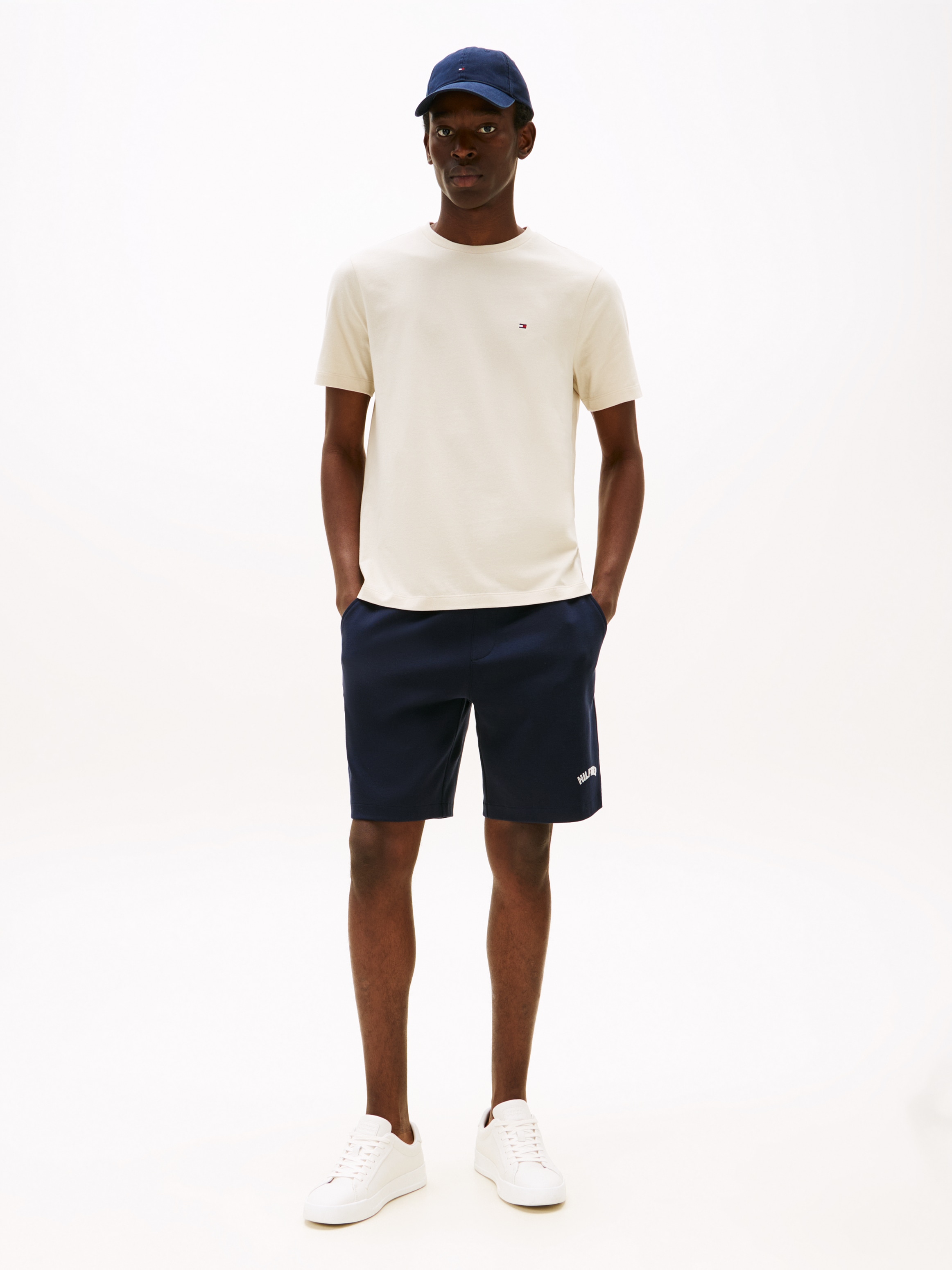 Tommy Hilfiger T-Shirt »ESSENTIAL REG FIT SOLID TEE«, mit Rundhalsausschnitt