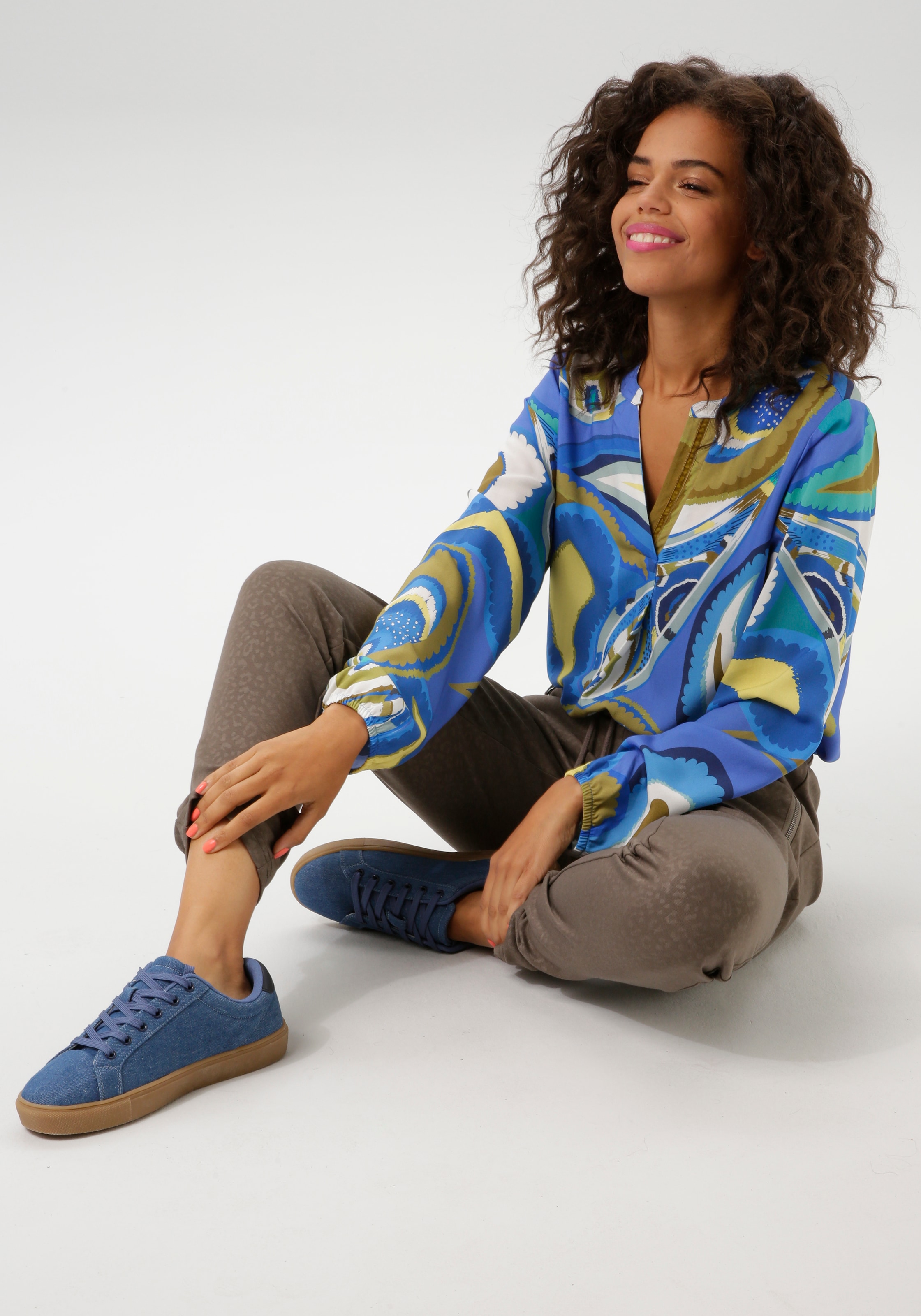 Aniston CASUAL Schlupfbluse, mit farbharmonischen, grossflächigem Paisley-Muster