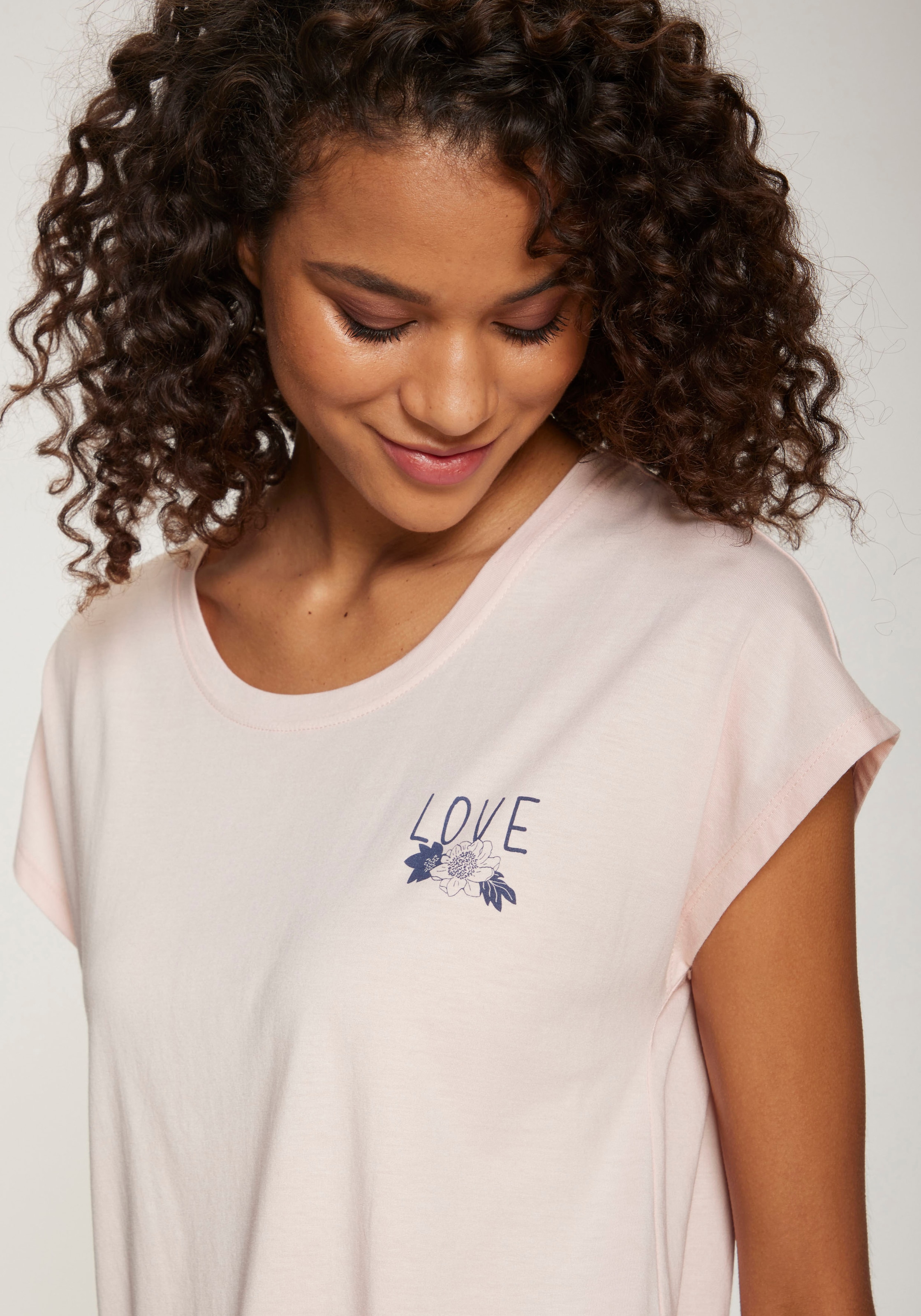 Vivance Dreams T-Shirt, mit kleinem Brust-Print