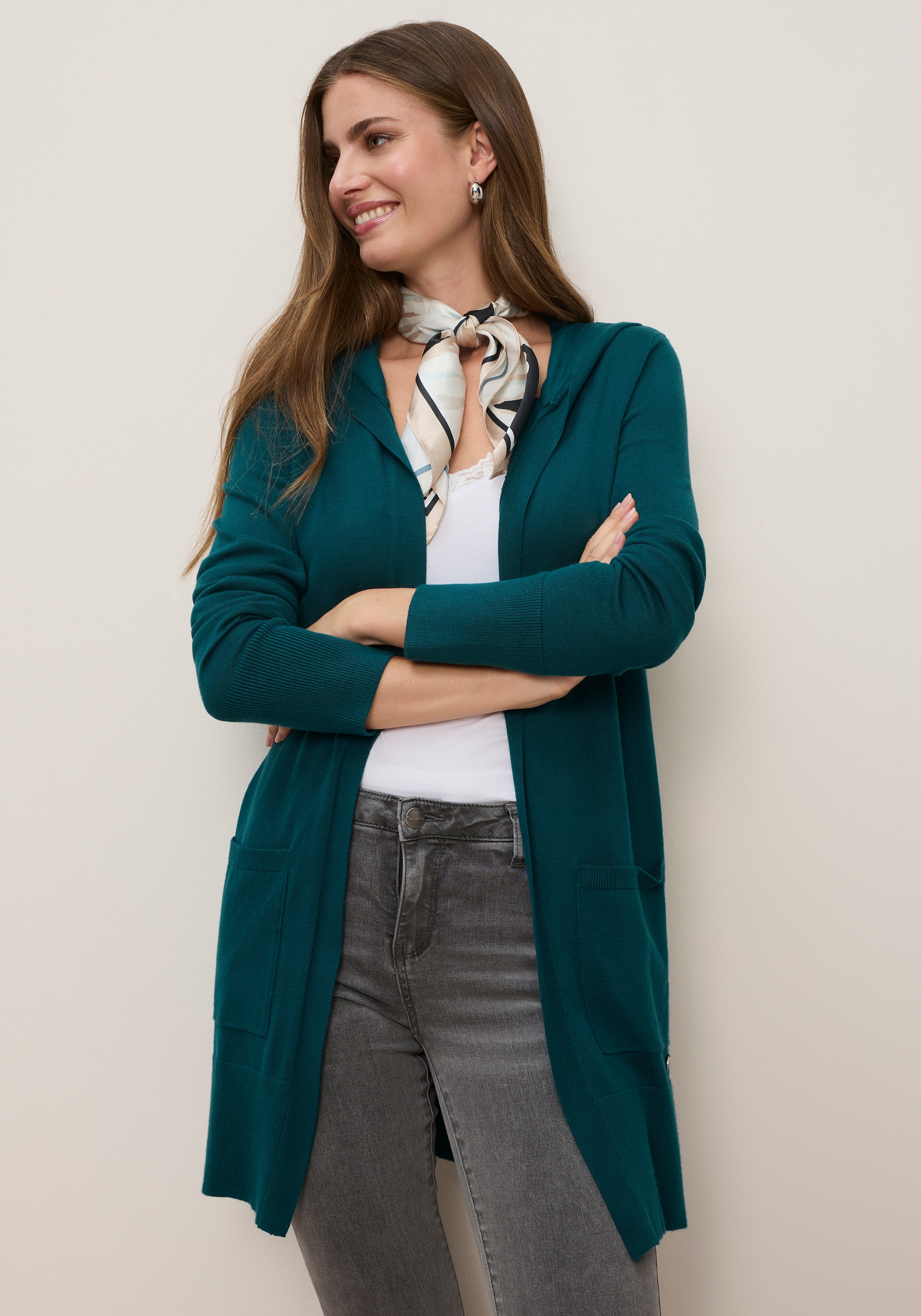 Tamaris Longstrickjacke »aus weicher Viskosemischung« mit Kapuze, aus angenehmer Viskosemischung