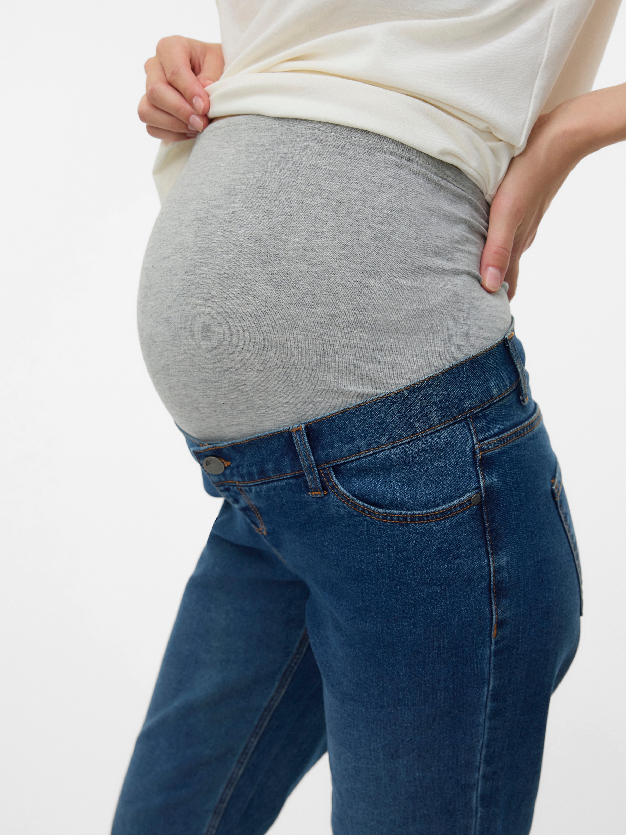 Mamalicious Jeans de grossesse »MLEDINA FLARED DB JEANS NOOS«