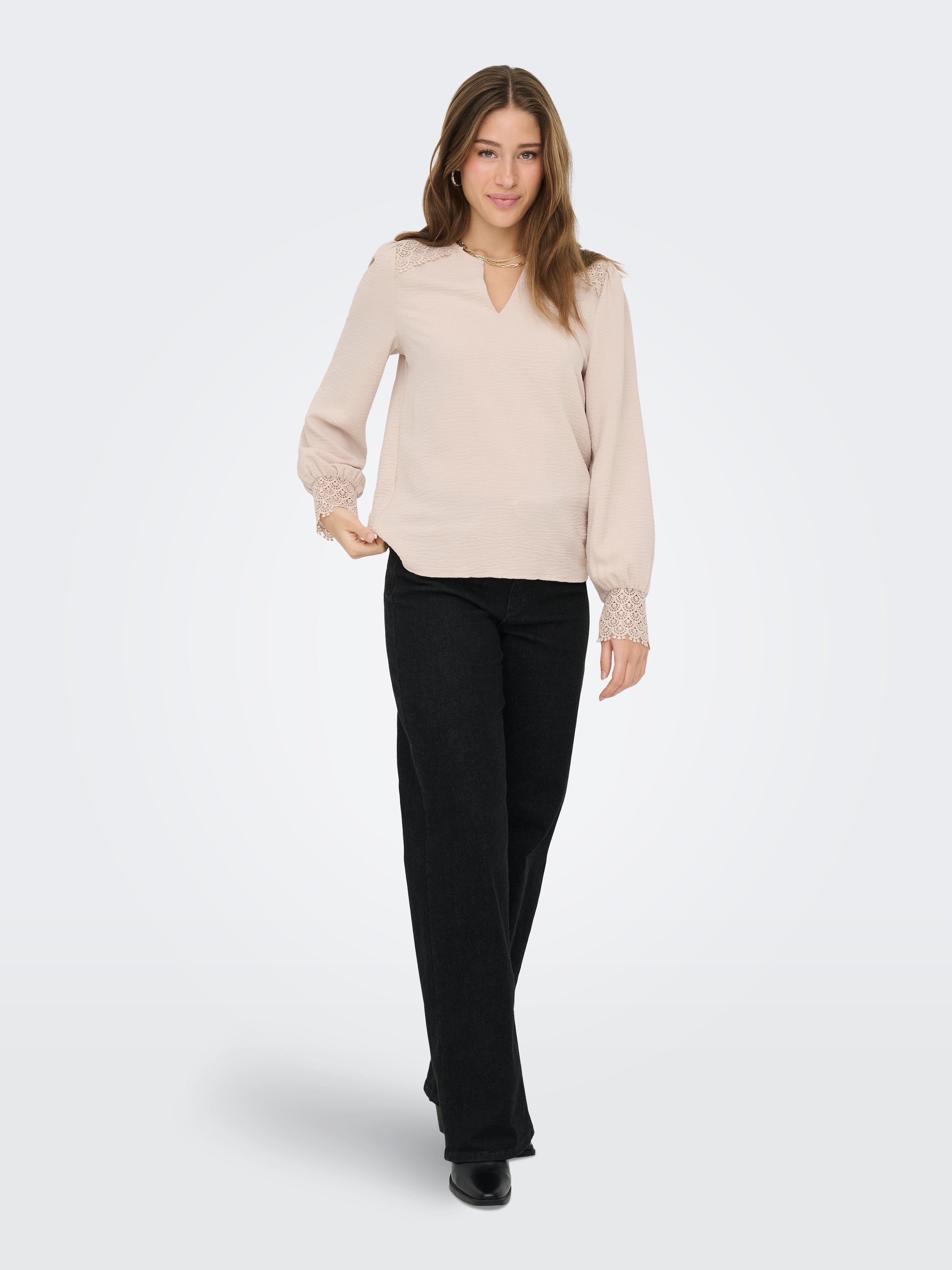 ONLY Langarmbluse »ONLCERENA METTE L/S LACE VNECK TOP WVN« Kunstfaser, regular fit, V-Ausschnitt