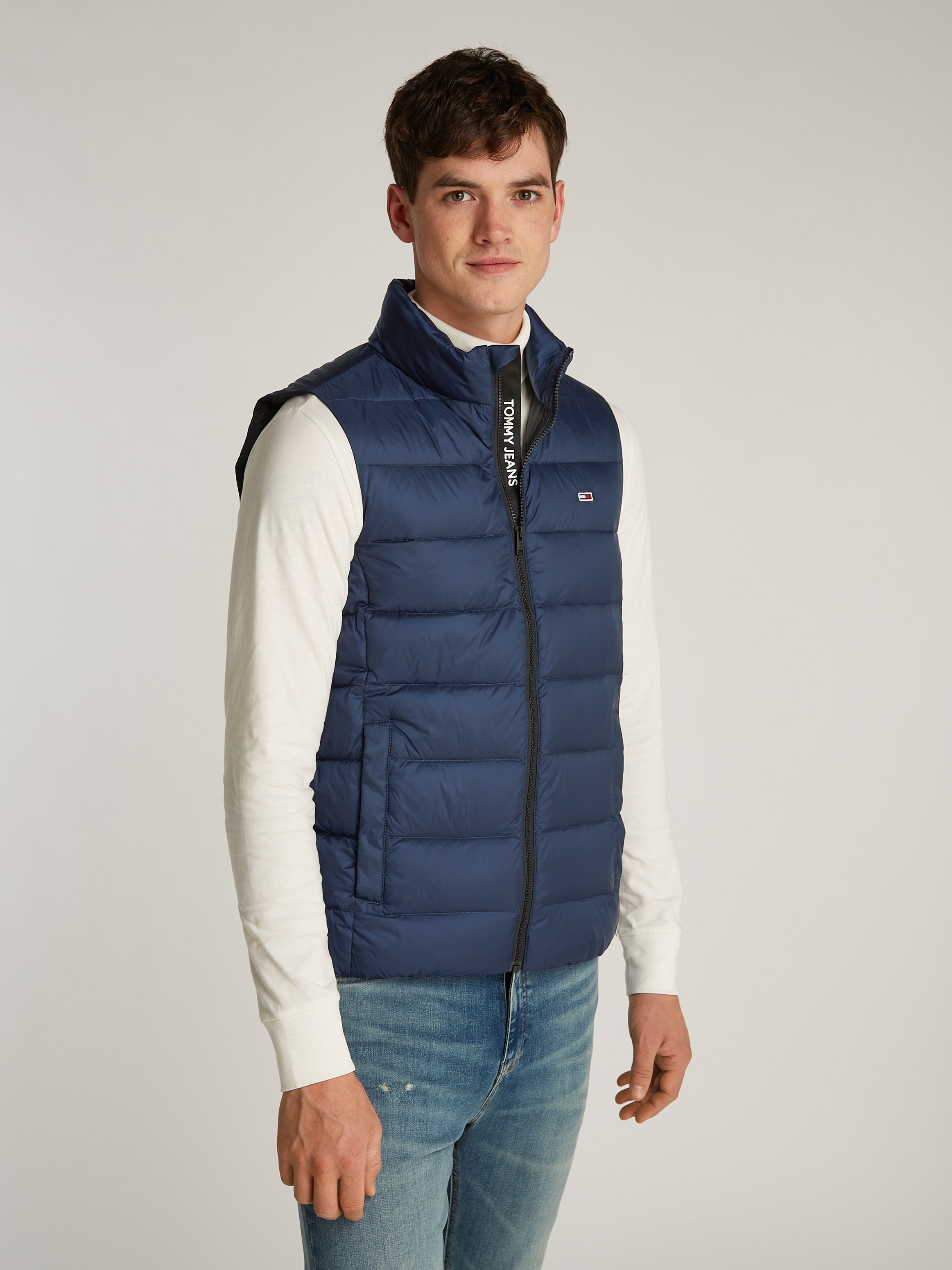 TOMMY JEANS Plus Steppweste »TJM LT DOWN VEST EXT«, in Grossen Grössen, Logostickerei, Eingriffstaschen