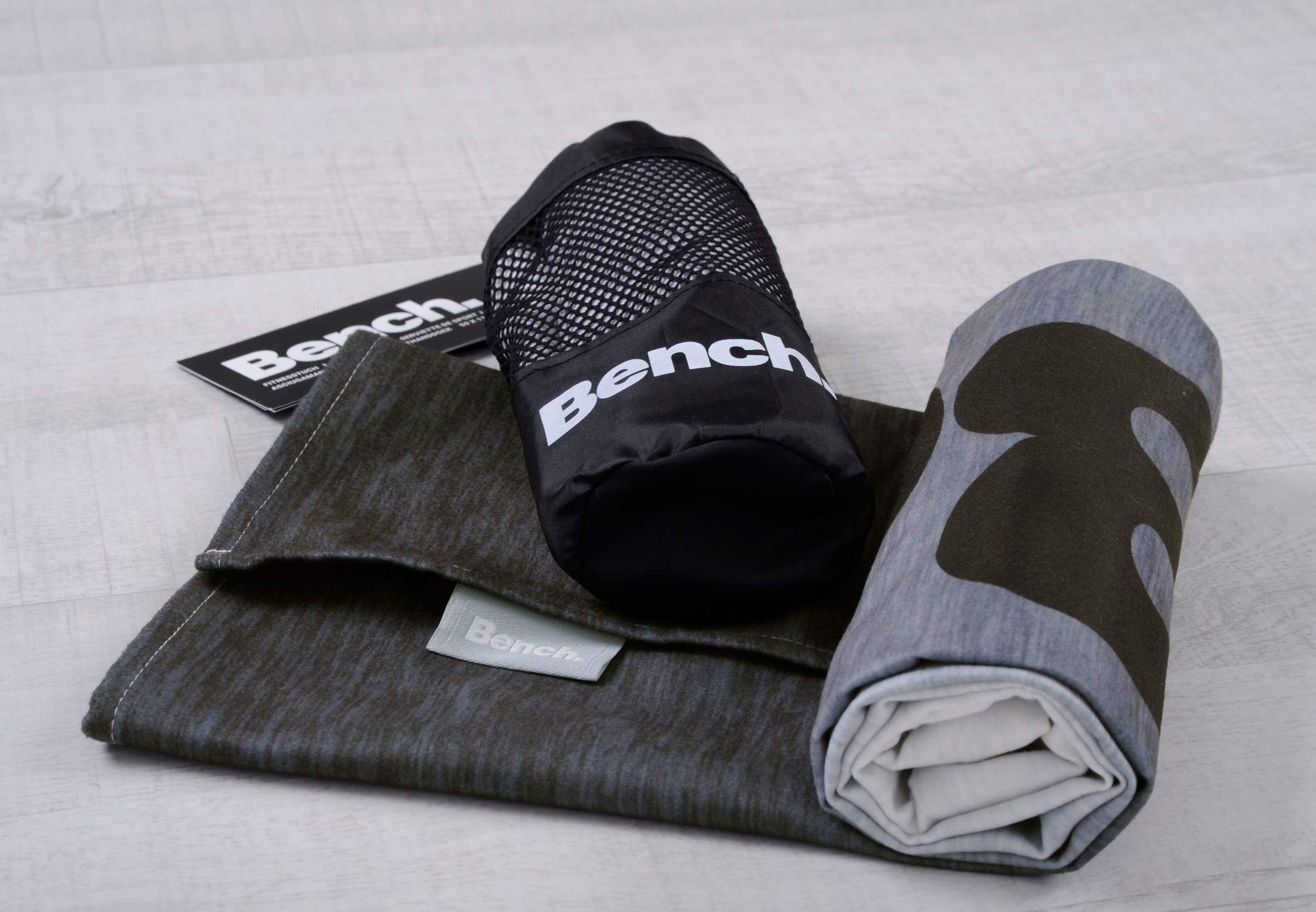 Bench. Sporthandtuch "Bench" Bench Fitnesstuch / Sports Towel mit Überschlag & Tasche, 50x110 cm