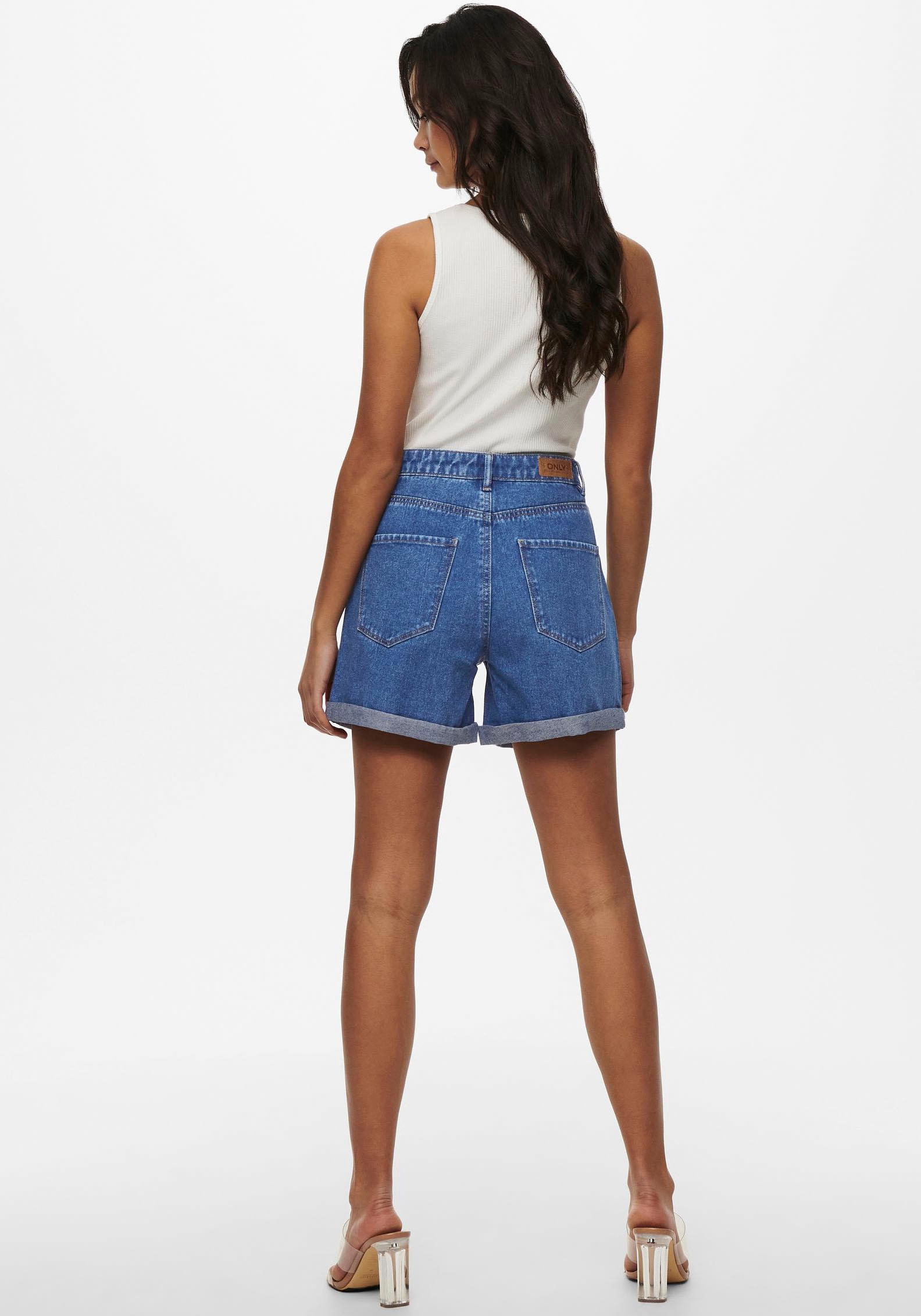 ONLY Short »ONLVEGA HW MOM DNM SHORTS NOOS«  Coton, coupe régulière, taille haute