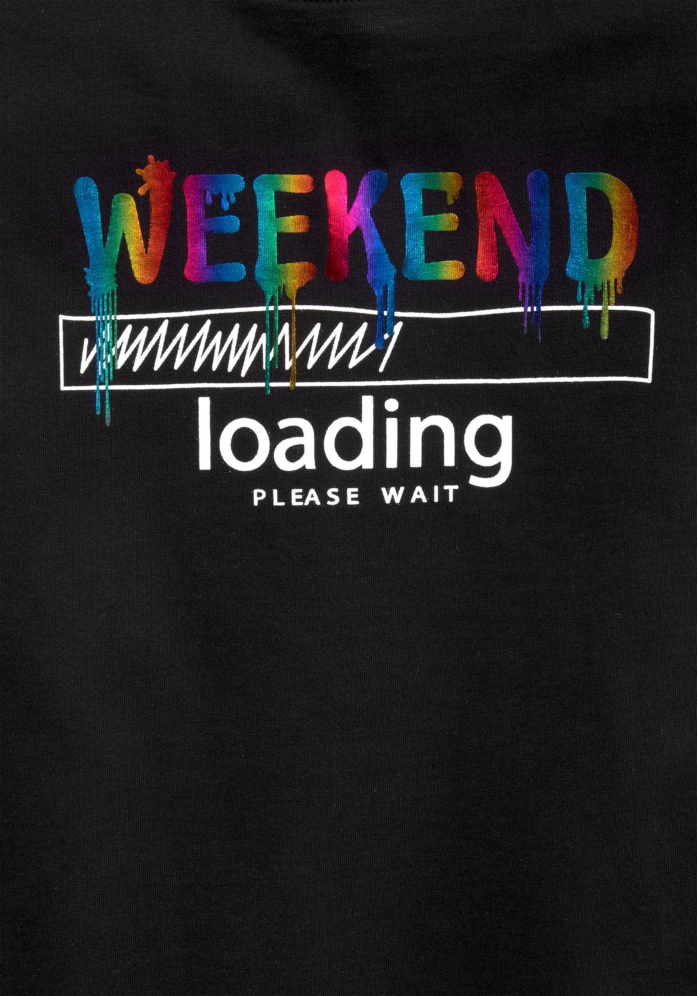 Modische KIDSWORLD T-Shirt »WEEKEND loading...please wait«, in weiter  legerer Form, Regenbogen-Druckfarben sind unterschiedlich versandkostenfrei  - ohne Mindestbestellwert bestellen