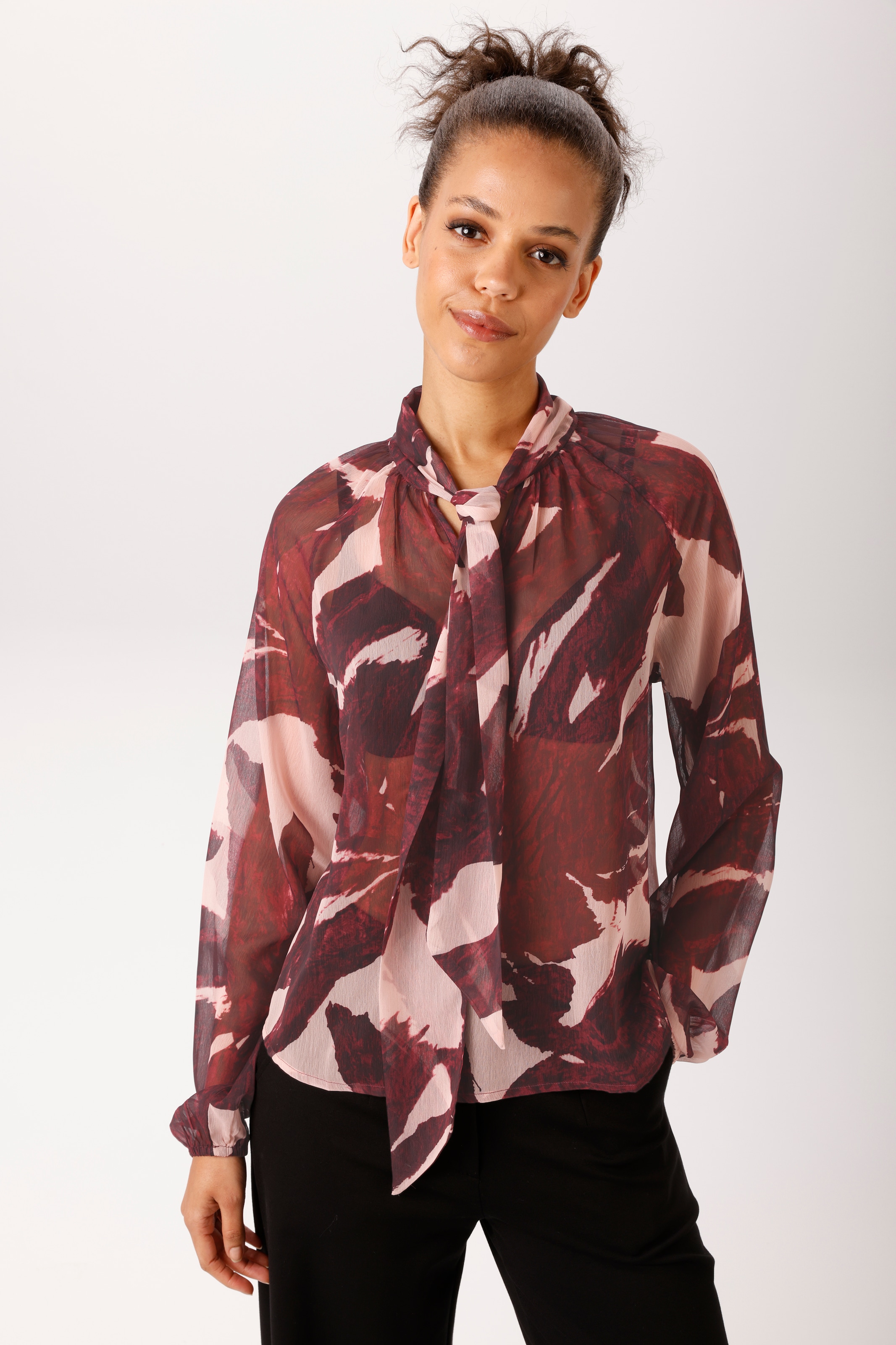 Image of Aniston CASUAL Schlupfbluse mit trendfarbenem, grafischen Muster - NEUE KOLLEKTION
