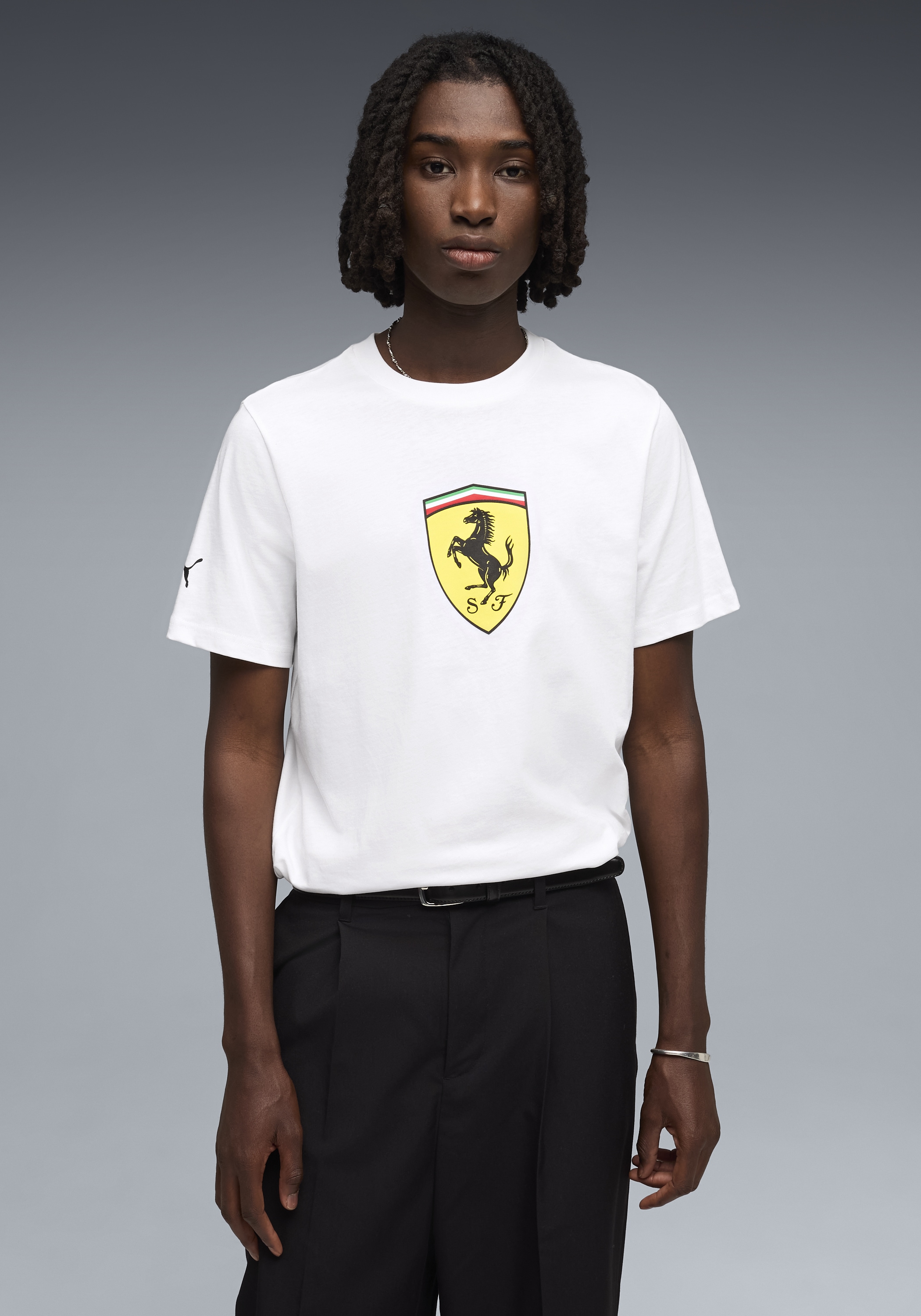 PUMA T-shirt »FERRARI COLORED SHIELD TEE« regular fit, manches courtes, pour fans de sport automobile, col rond