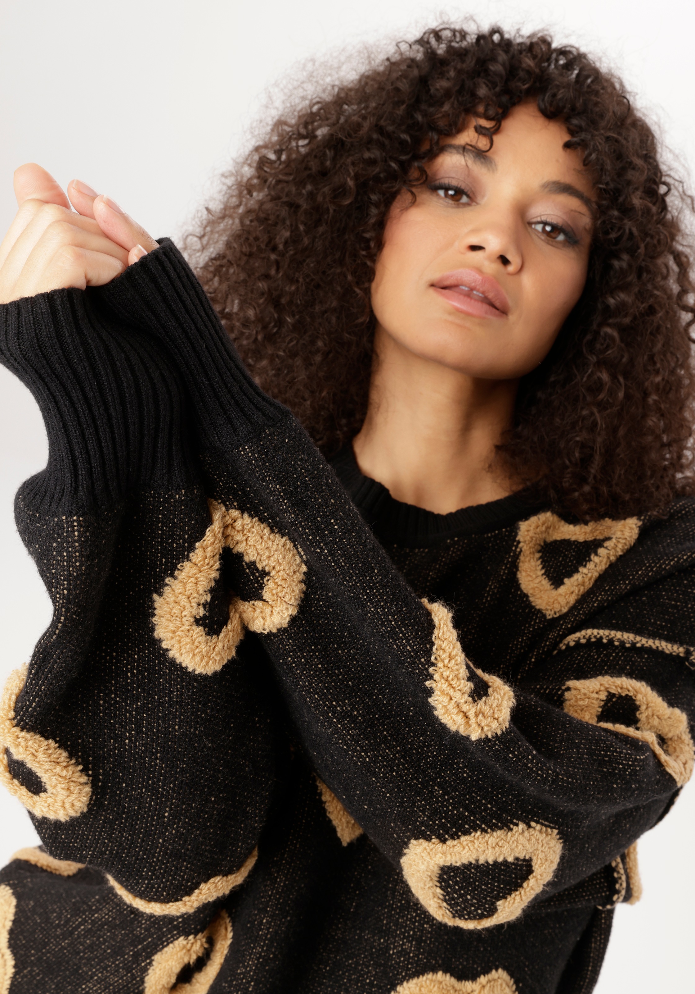 Aniston PLUS Strickpullover mit aufgestrickten Herzen