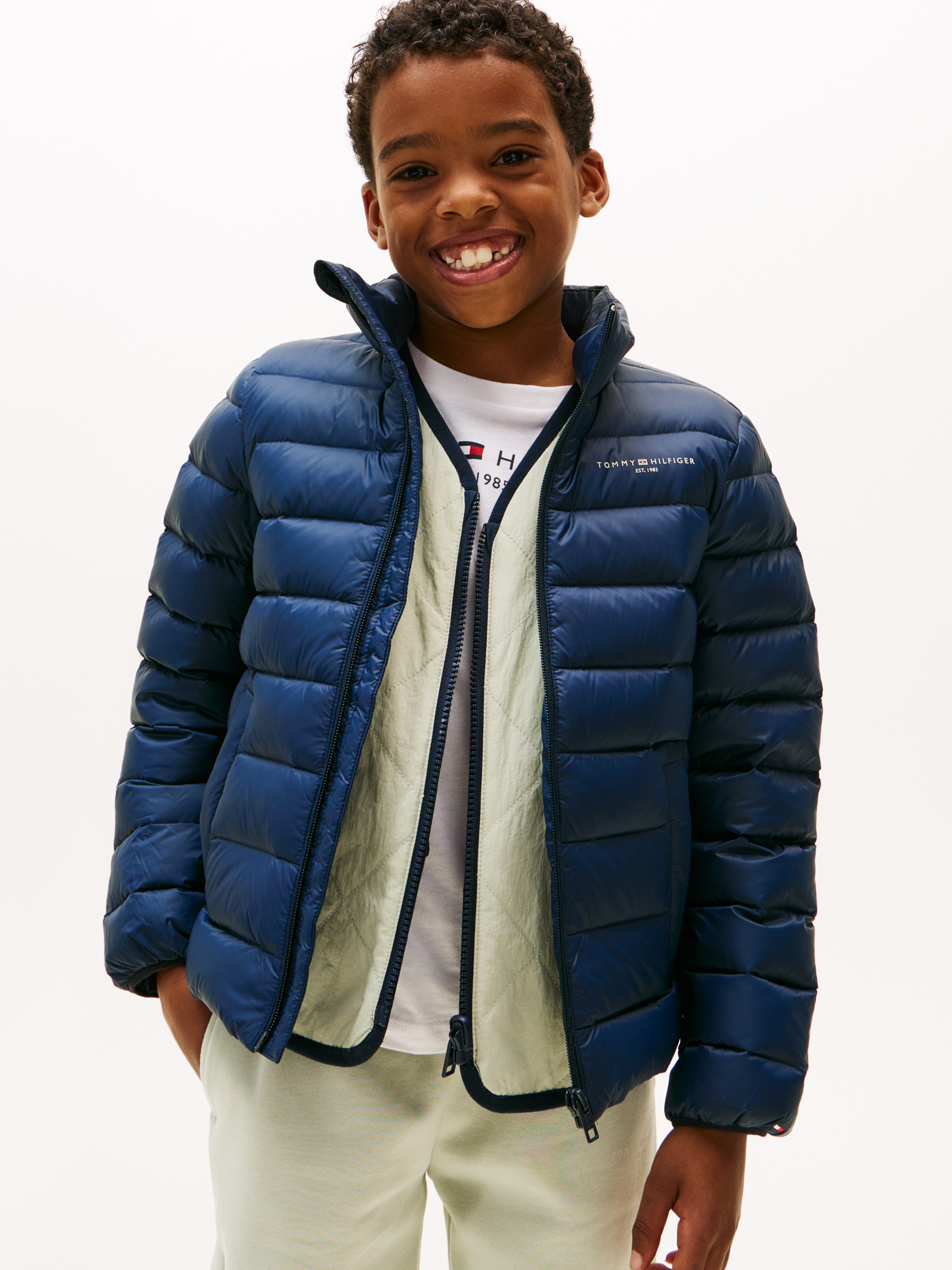 Image of Tommy Hilfiger Steppjacke "ESSENTIAL LIGHT DOWN JACKET" für Kinder bis 16 Jahre, Logodruck auf der Brust