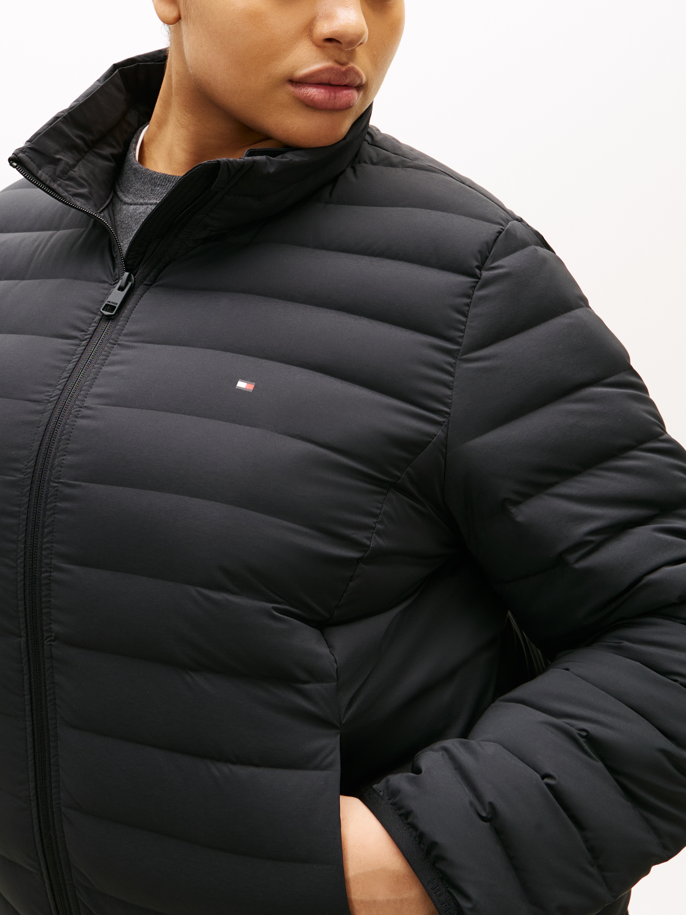 Tommy Hilfiger Curve Veste matelassée »CRV STRETCH NYLON LW DOWN JACKET« mit Kapuze in grossen Grössen