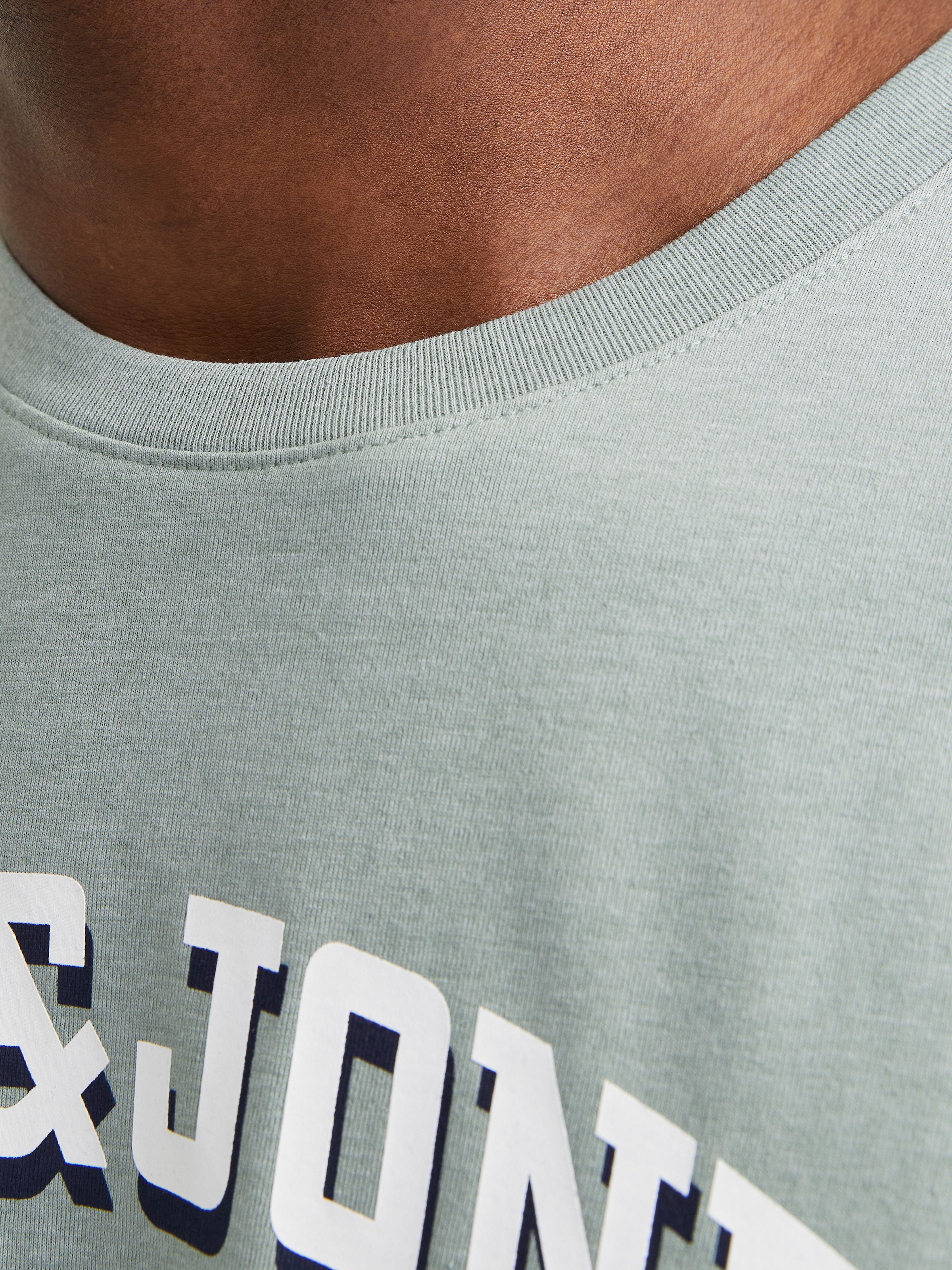 Jack & Jones Rundhalsshirt »JJELOGO TEE SS O-NECK 2 COL SS25 SN«, mit Logo Print