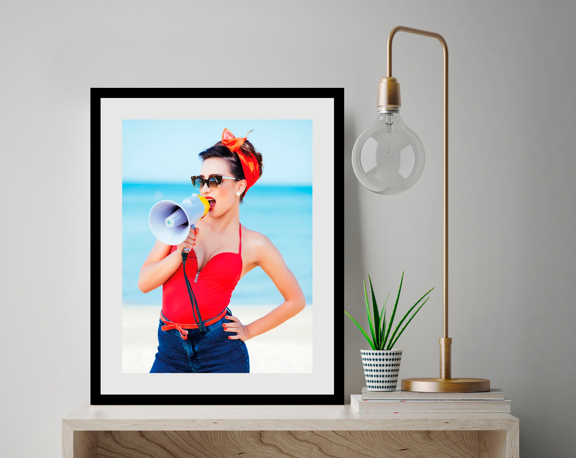 Image of queence Bild "Lifeguard" Art Bilder von Frauen Fashion Frau Kunst Magazincover Meer Meer Bilder Mode 1 Stk. tlg. HD Premium Poster-Druck inkl. Holzrahmen