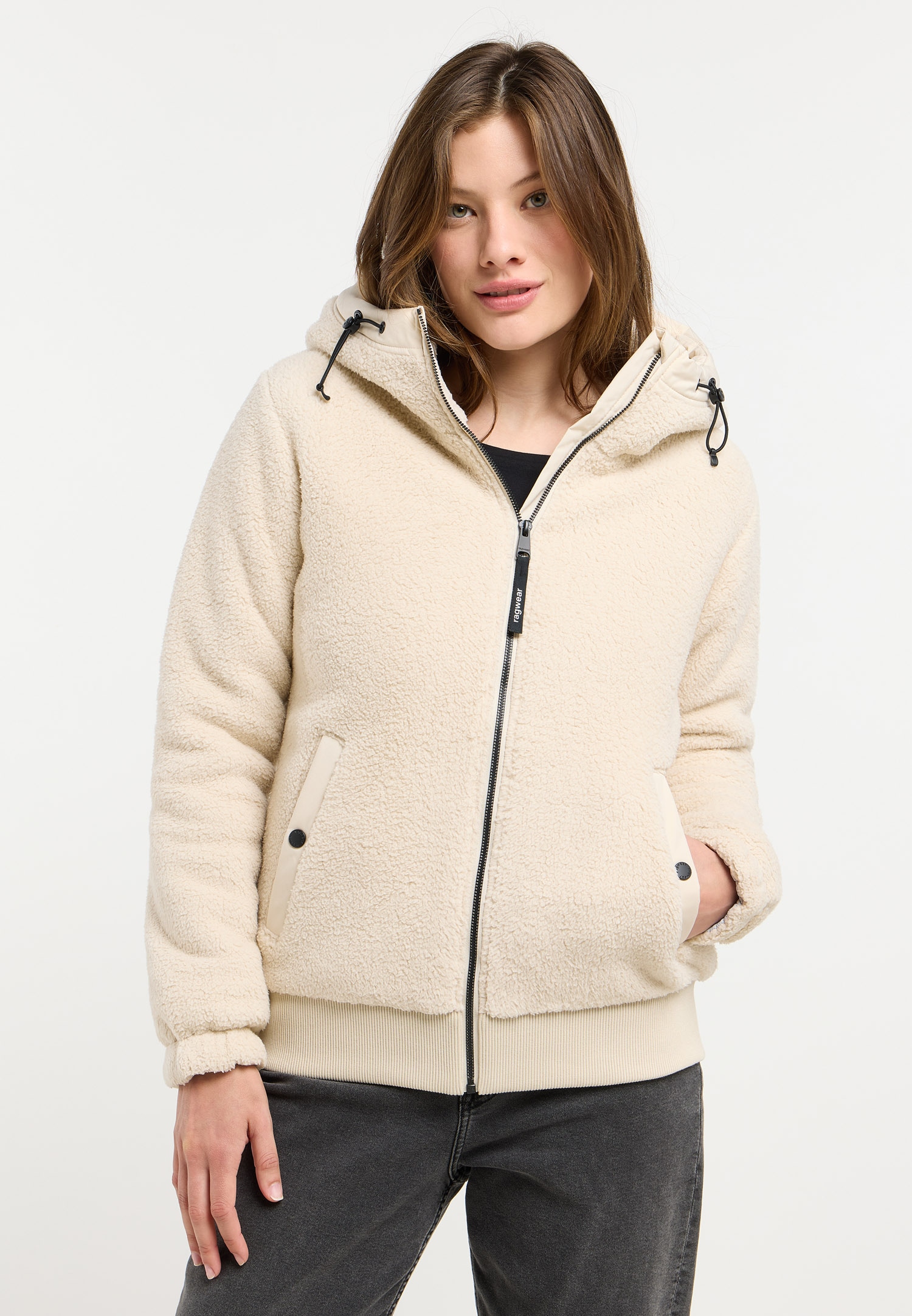 Ragwear Veste polaire »COUSY SHORT« avec capuche longueur hanches, avec fermeture éclair, coupe cintrée