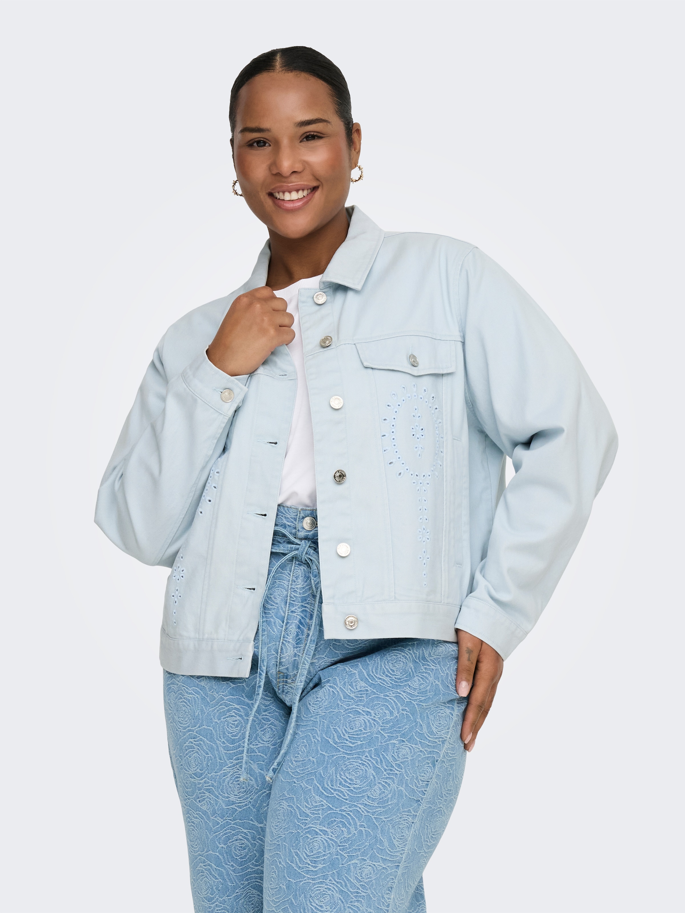 Image of ONLY CARMAKOMA Jeansjacke "CARELSA CROCHET DENIM JACKET OTW" mit Stickerei Detail