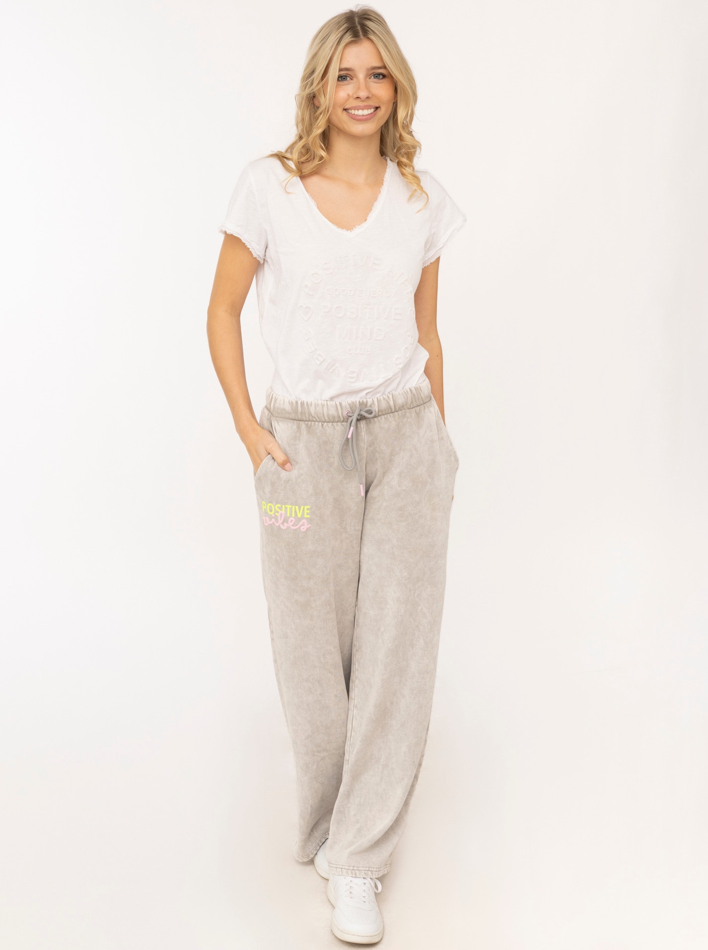 Image of Zwillingsherz Sweathose ""Washed Neon"" Washed-Optik, Bund mit Kordel, Eingriffstaschen, gerades Bein