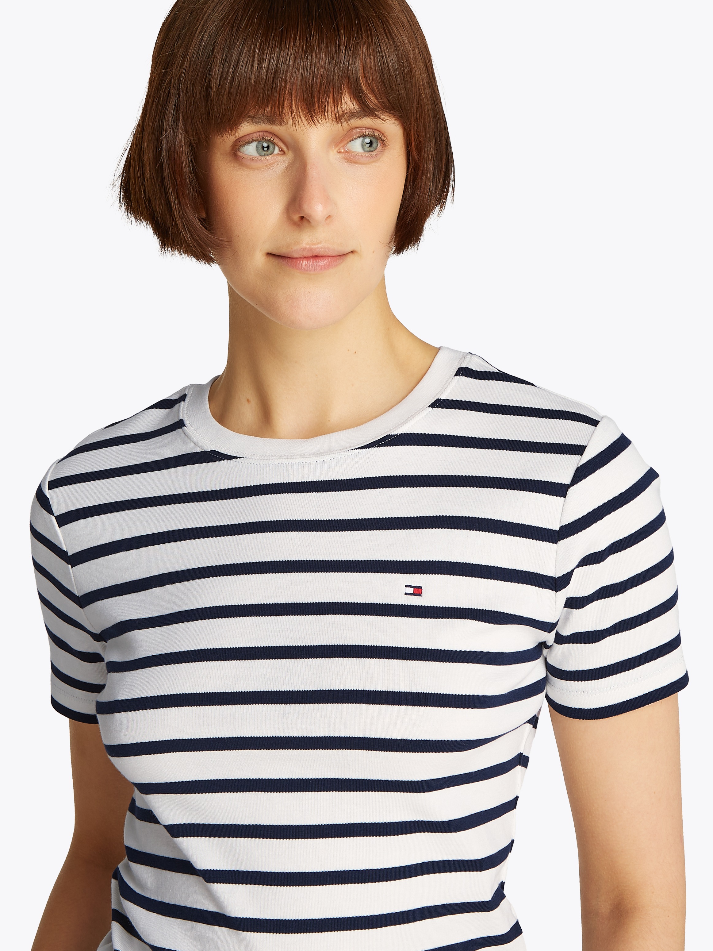 Tommy Hilfiger T-Shirt »SLIM CODY C-NK SS«, mit Logostickerei