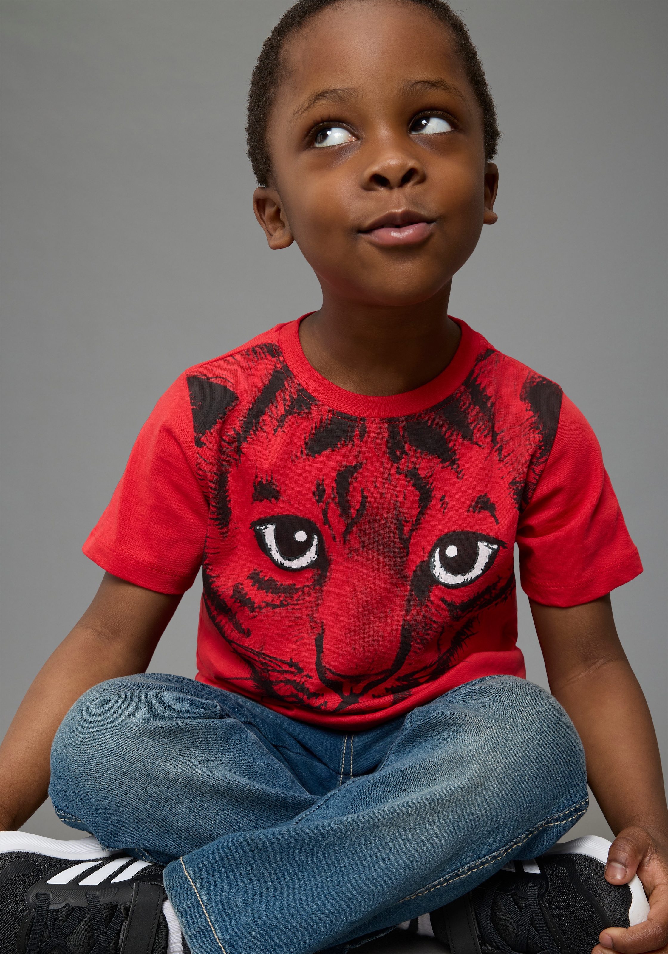 KIDSWORLD T-shirt »Mit tollem Druck: LITTLE TIGER« manches courtes, coupe basique, avec imprimé énergique, encolure ronde