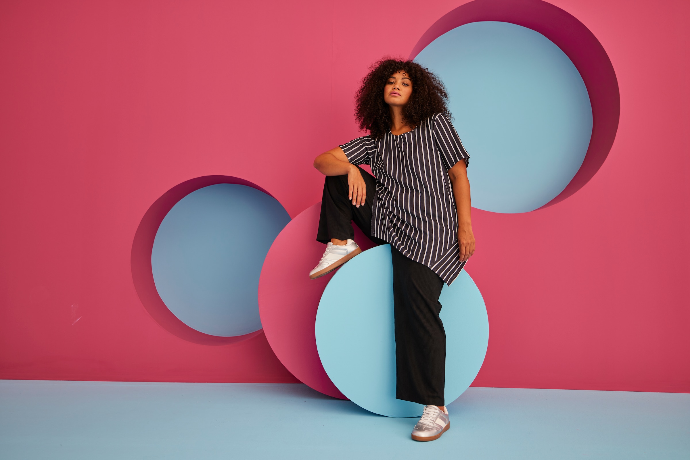 Aniston PLUS Blusenshirt, mit dezenter Streifenlook Struktur