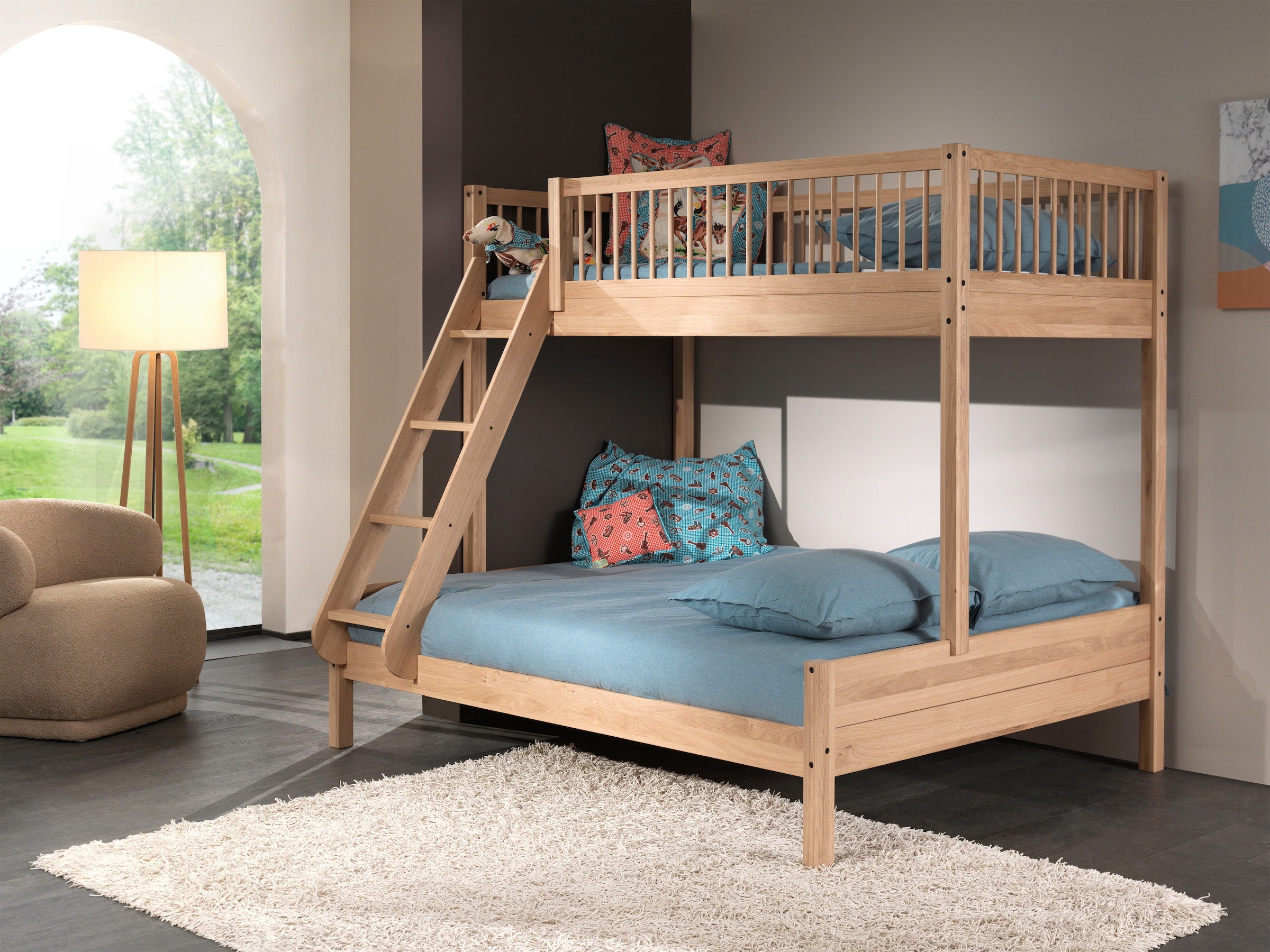 Vipack Etagenbett »Forrest Massivholzbett Made in Europe, stabil und hochwertig gebaut« Liegefläche 90/140x200 cm, mit Leiter, Rolllattenrost,  mit Absturzschutz oben in Sprossenoptik, Eiche natur geölt