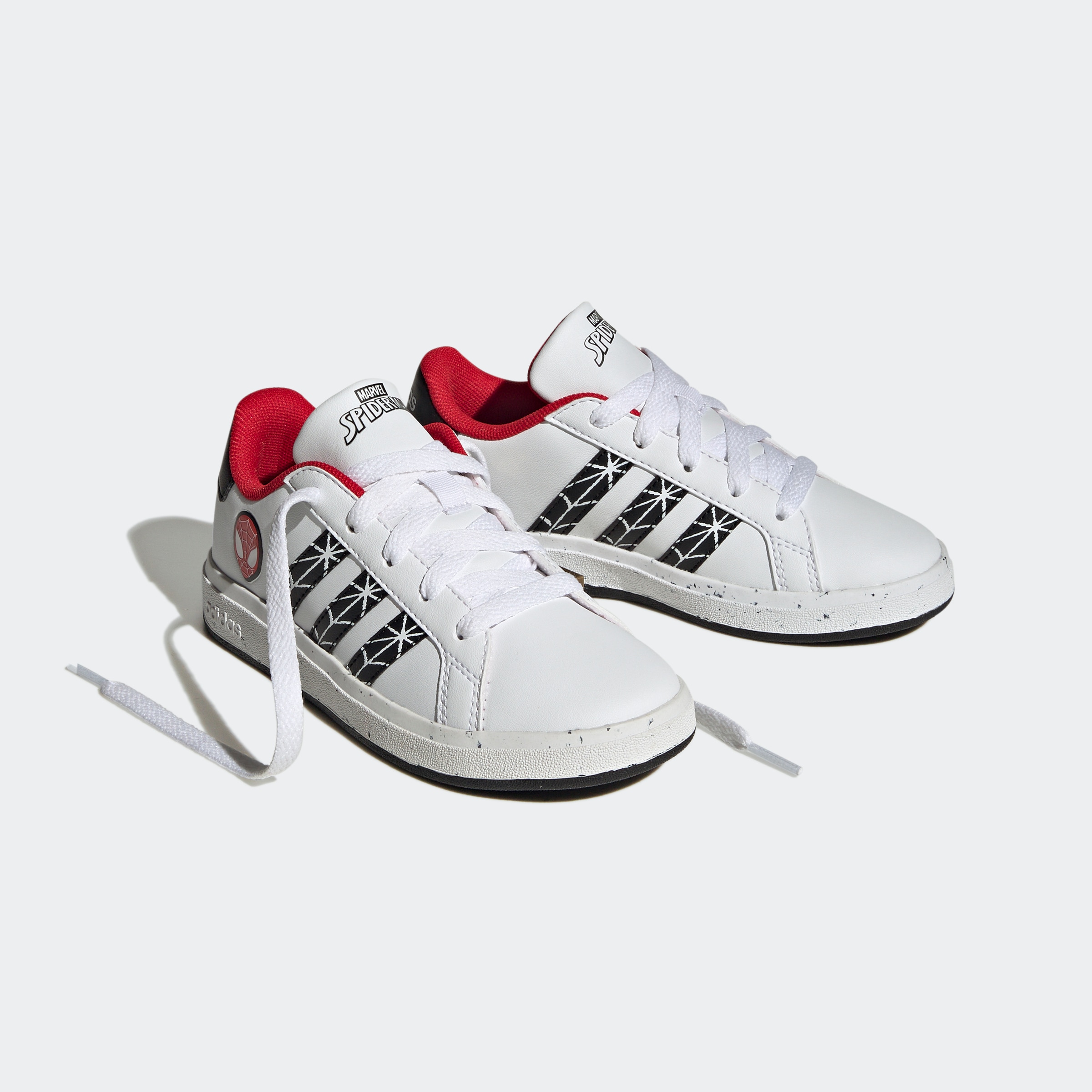 adidas Sportswear Sneaker SPIDER-MAN Design »ADIDAS KIDS«, COURT des auf versandkostenfrei auf Spuren GRAND adidas MARVEL den Superstar X