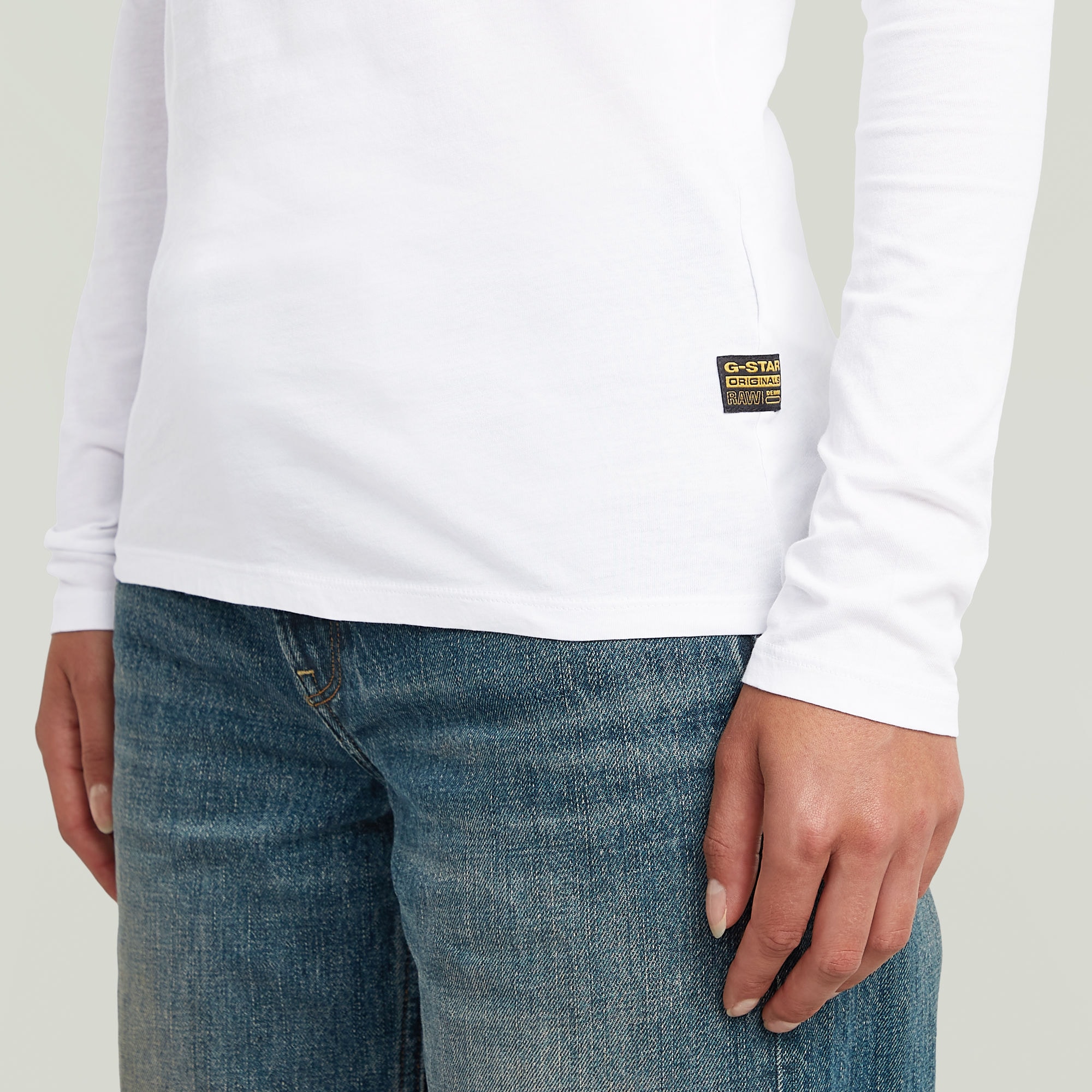 G-STAR Langarmshirt »Core eyben slim u t wmn ls« mit Label-Aufnäher, V-Ausschnitt
