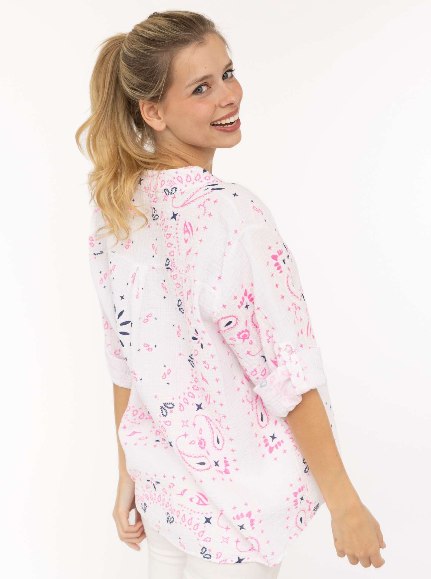 Zwillingsherz Blouse à manches courtes »"Paisley Dreams"« mousseline, motif paisley, manches retroussées, col en V avec patte de boutonnage